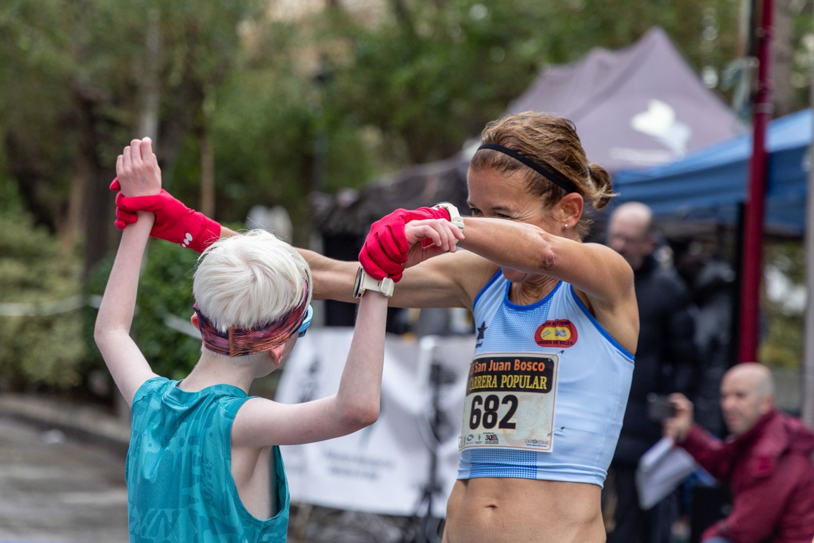 En imágenes: la lluvia no frena a más de un millar de corredores en la V Carrera Popular del IES San Juan Bosco (1)