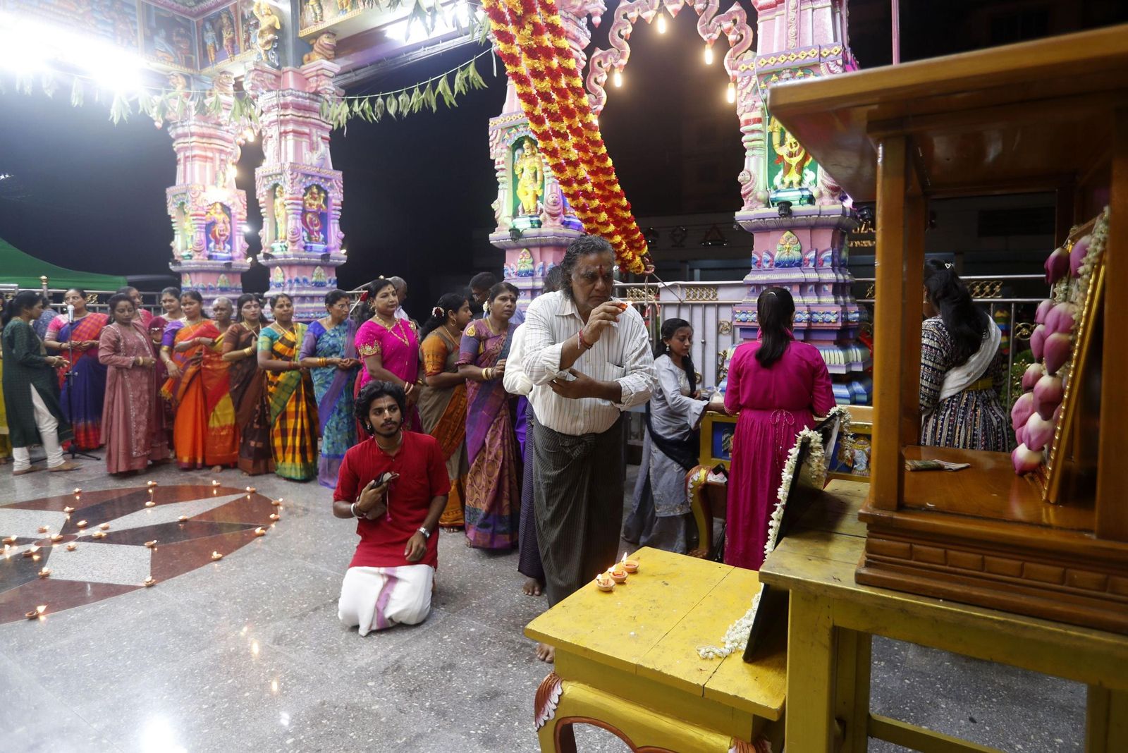 Las preciosas imágenes de la celebración del Diwali en India: un festival de luz y color