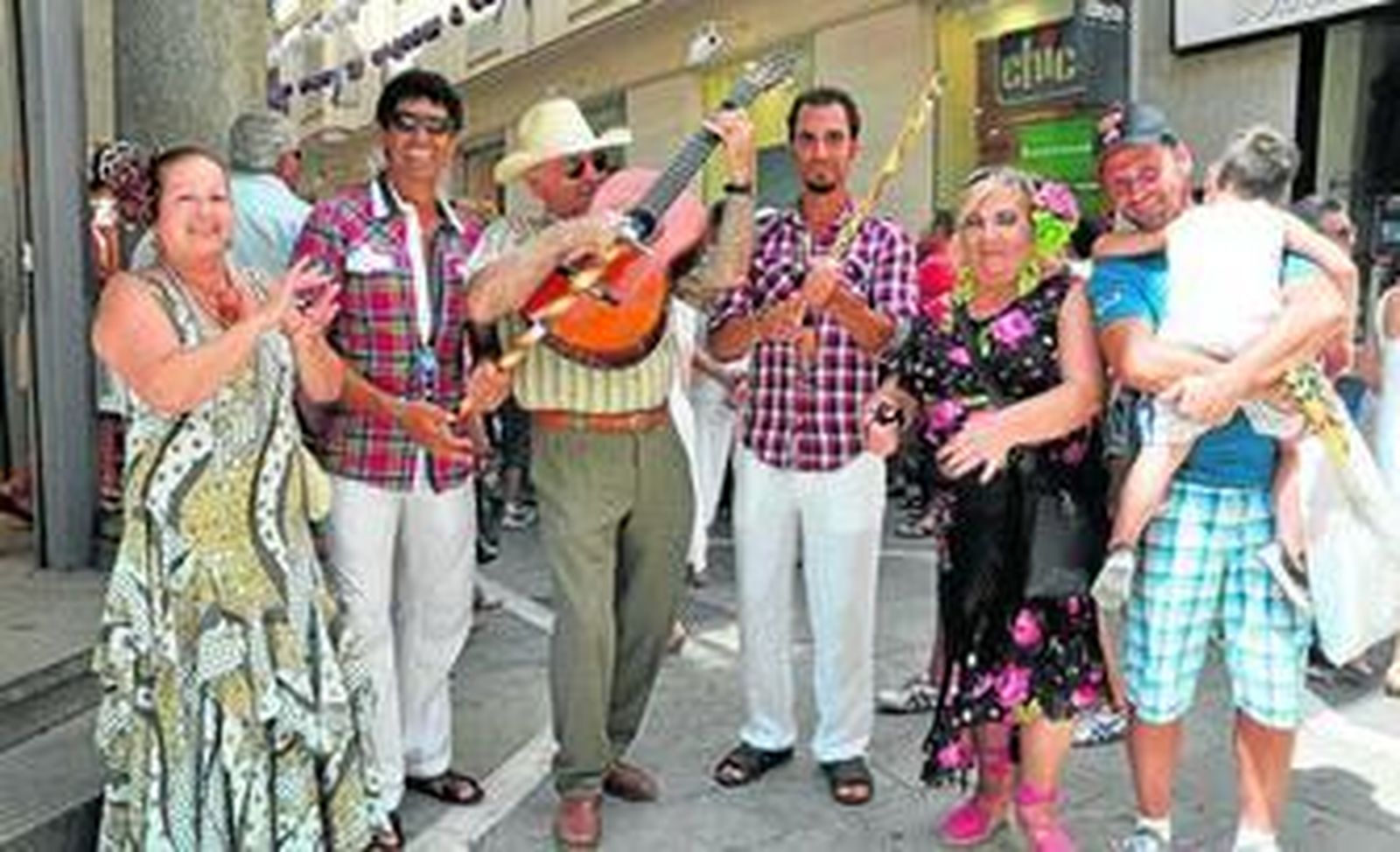 A Paqui Martín, Ana Bueno y a Alonso Martín le acompañan 'Don Titi', 'Er Lata' y 'Er Navaja'.