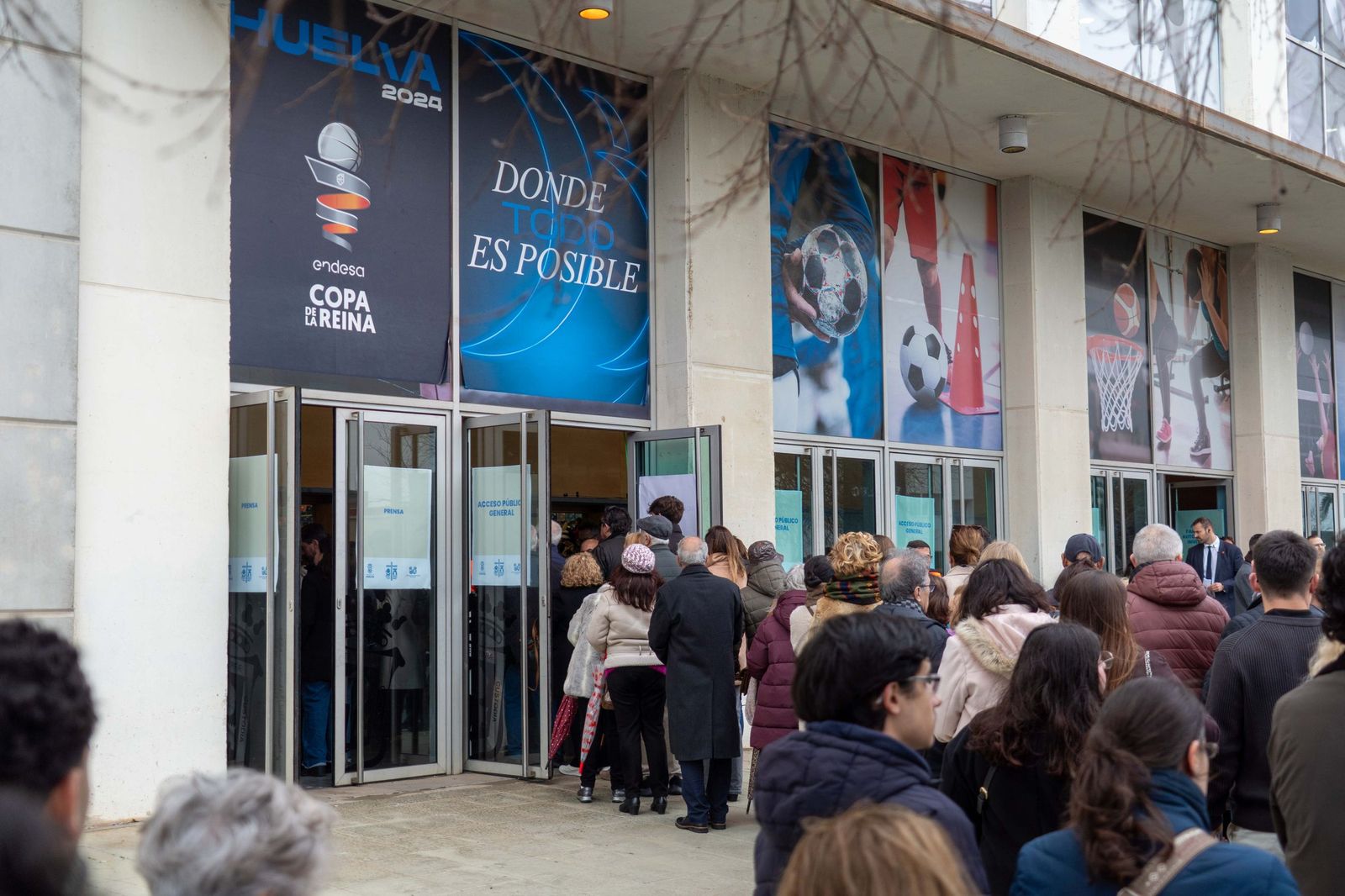 Fotografías del ambiente previo a la Misa funeral por las víctimas del accidente ferroviario