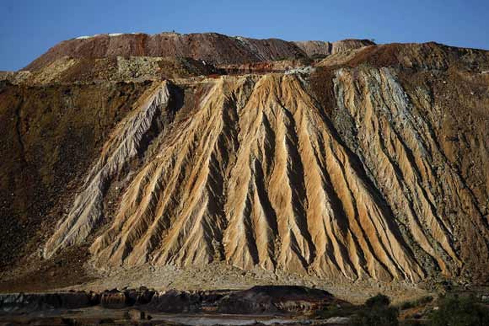 La Cuenca Minera de Huelva espera la recuperación de la explotación de Riotinto para que se le devuelva el esplendor a una comarca azotada por el paro

Foto: Fito Carreto