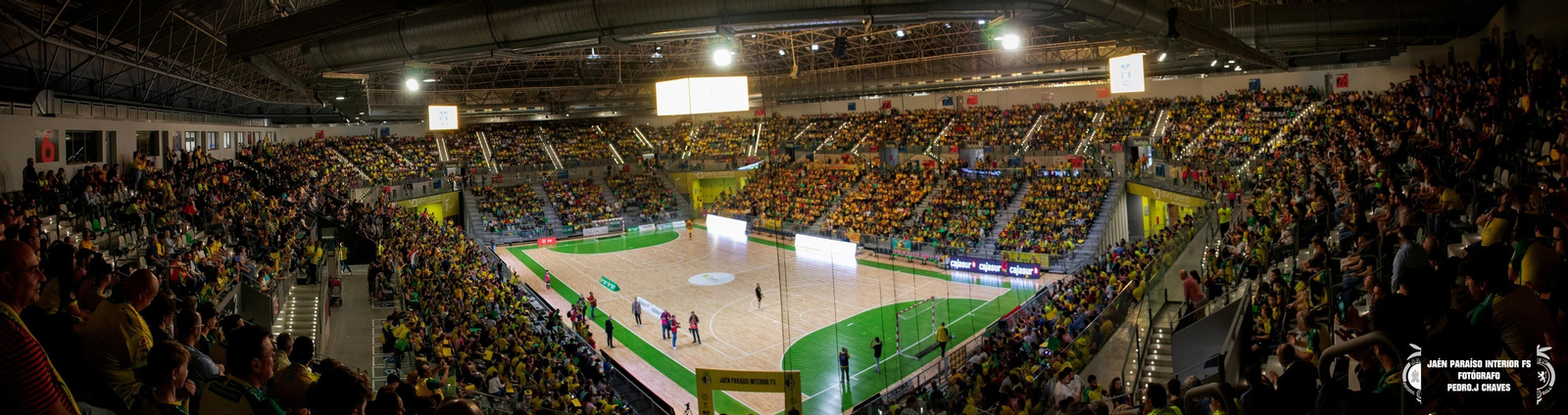 Ambiente en el Olivo Arena.
