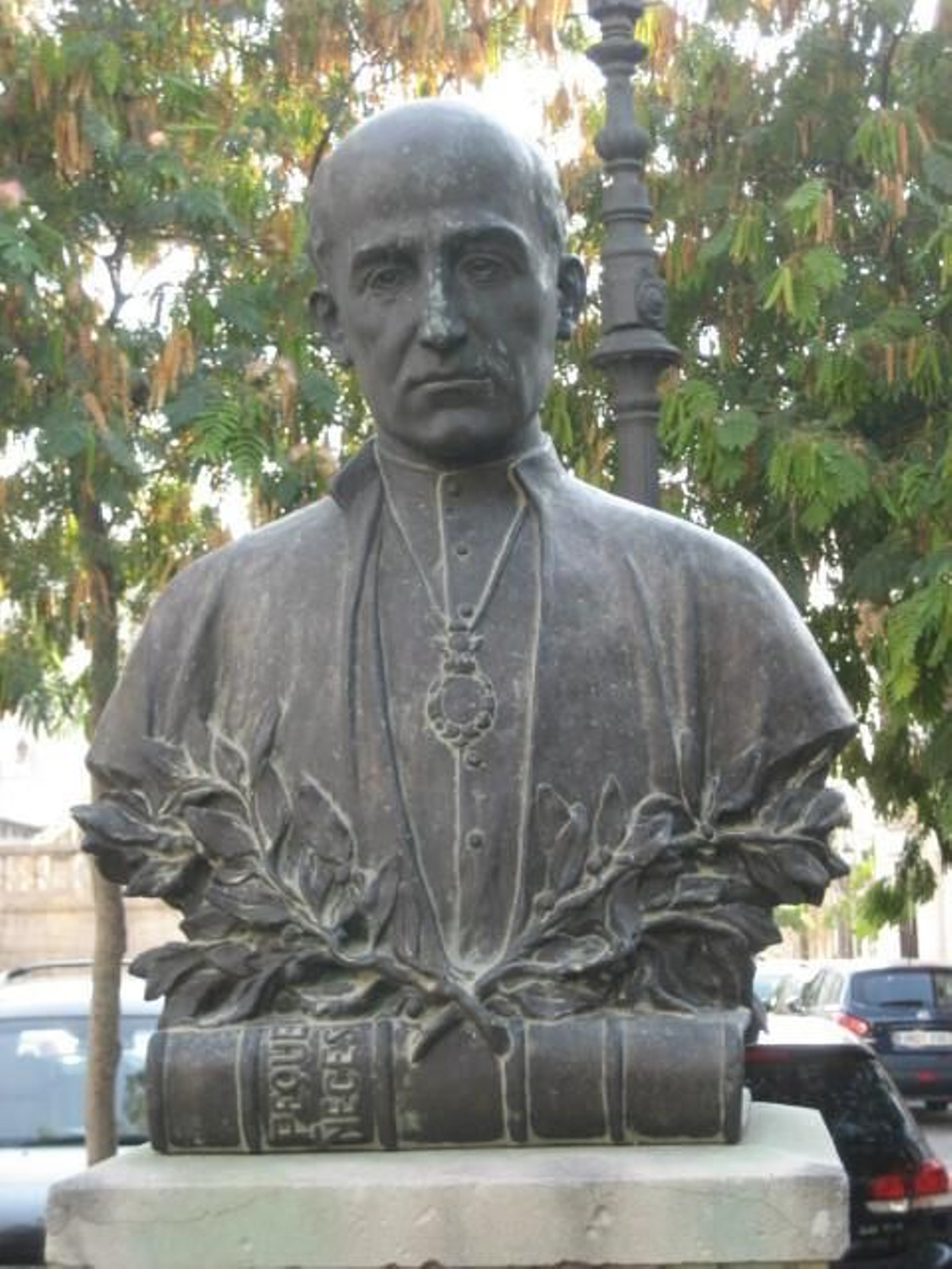 Busto de Padre Luis Coloma, en Jerez.