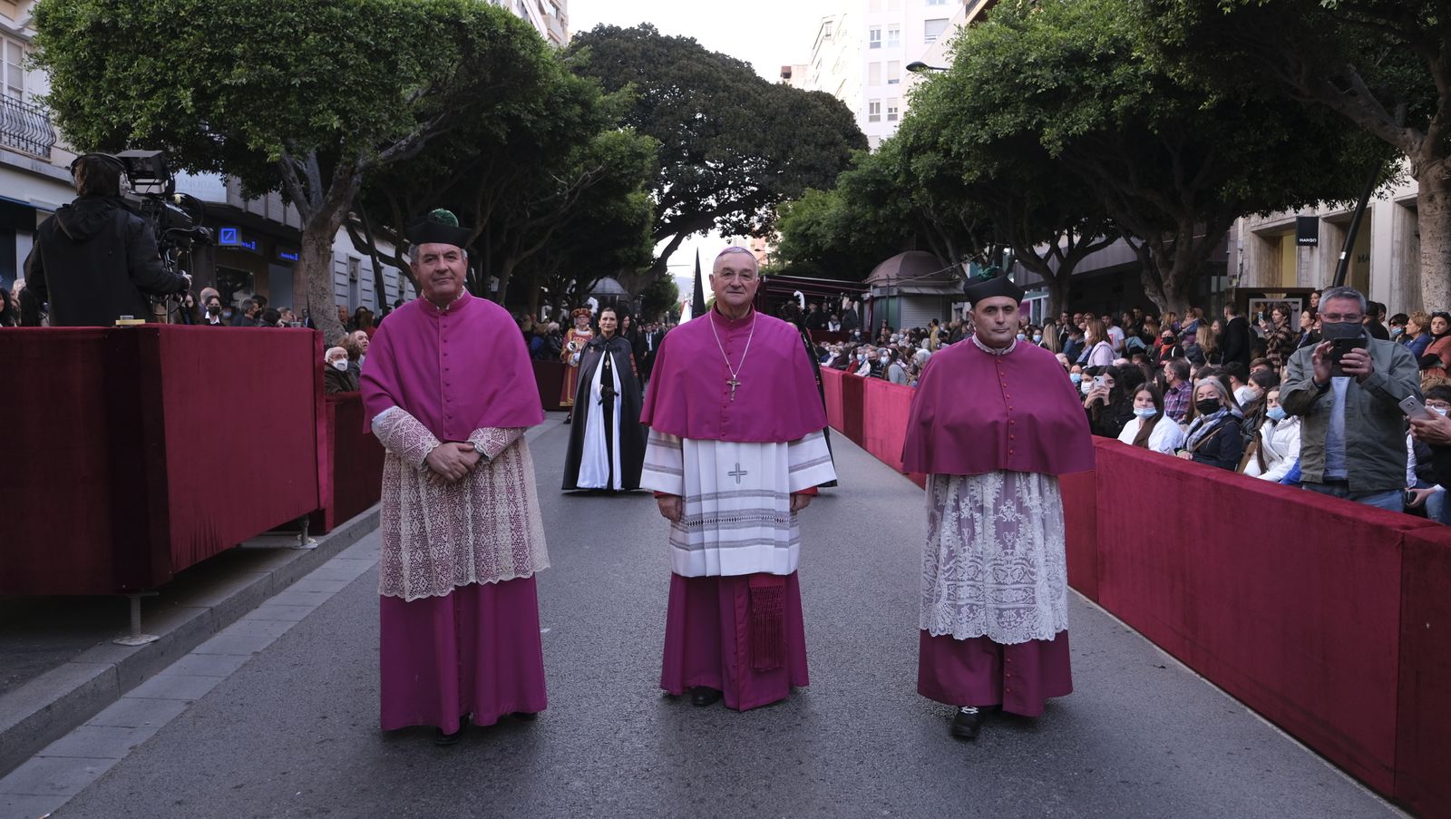 Procesión del Santo Entierro en Almería, en imágenes.