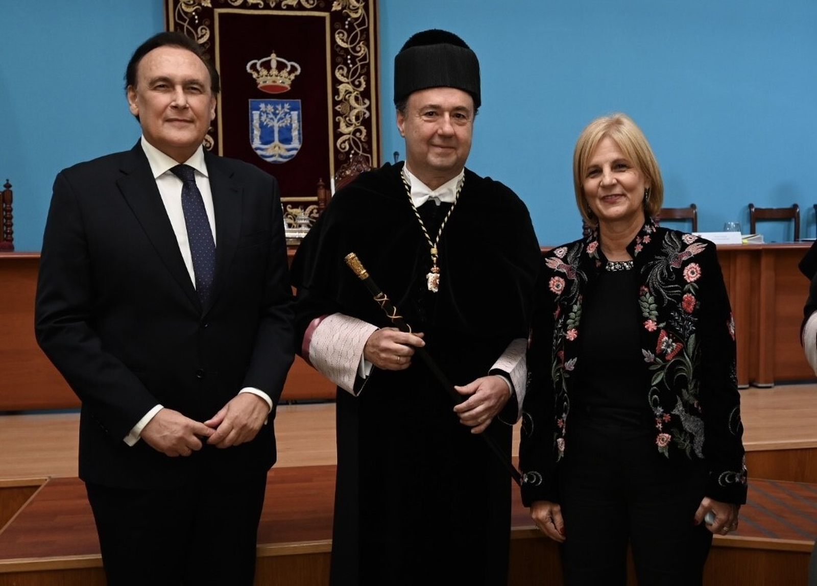 García-Pelayo asiste al acto de investidura de Casimiro Mantell como nuevo rector de la Universidad de Cádiz (UCA) que se ha celebrado en la Facultad de Filosofía y Letras