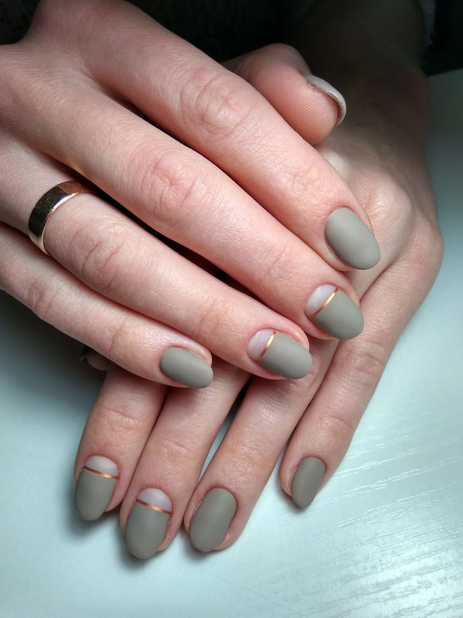 Uñas mate, una tendencia esta temporada.