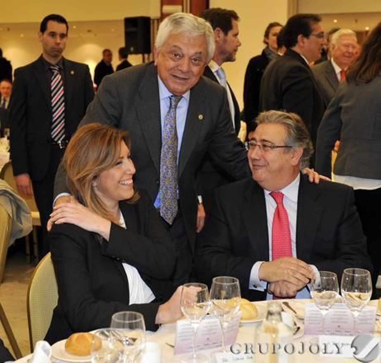 Francisco Herrero, presidente de la Cámara de Comercio de Sevilla, con Susana Díaz y Juan Ignacio Zoido.

Foto: Juan Carlos Vázquez / Belén Vargas/ Manuel Gómez