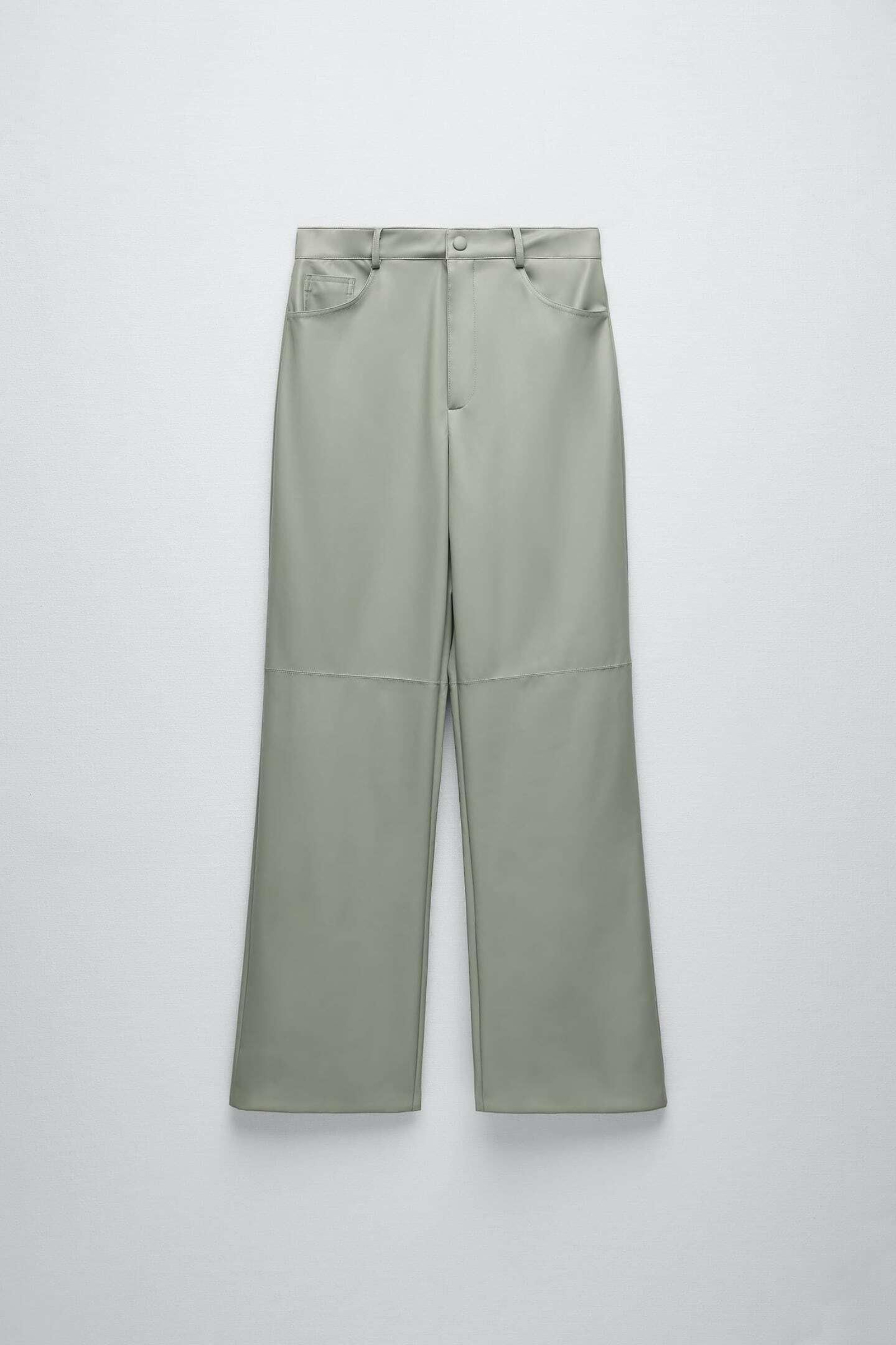 Pantalones efecto piel de las rebajas de Zara.
