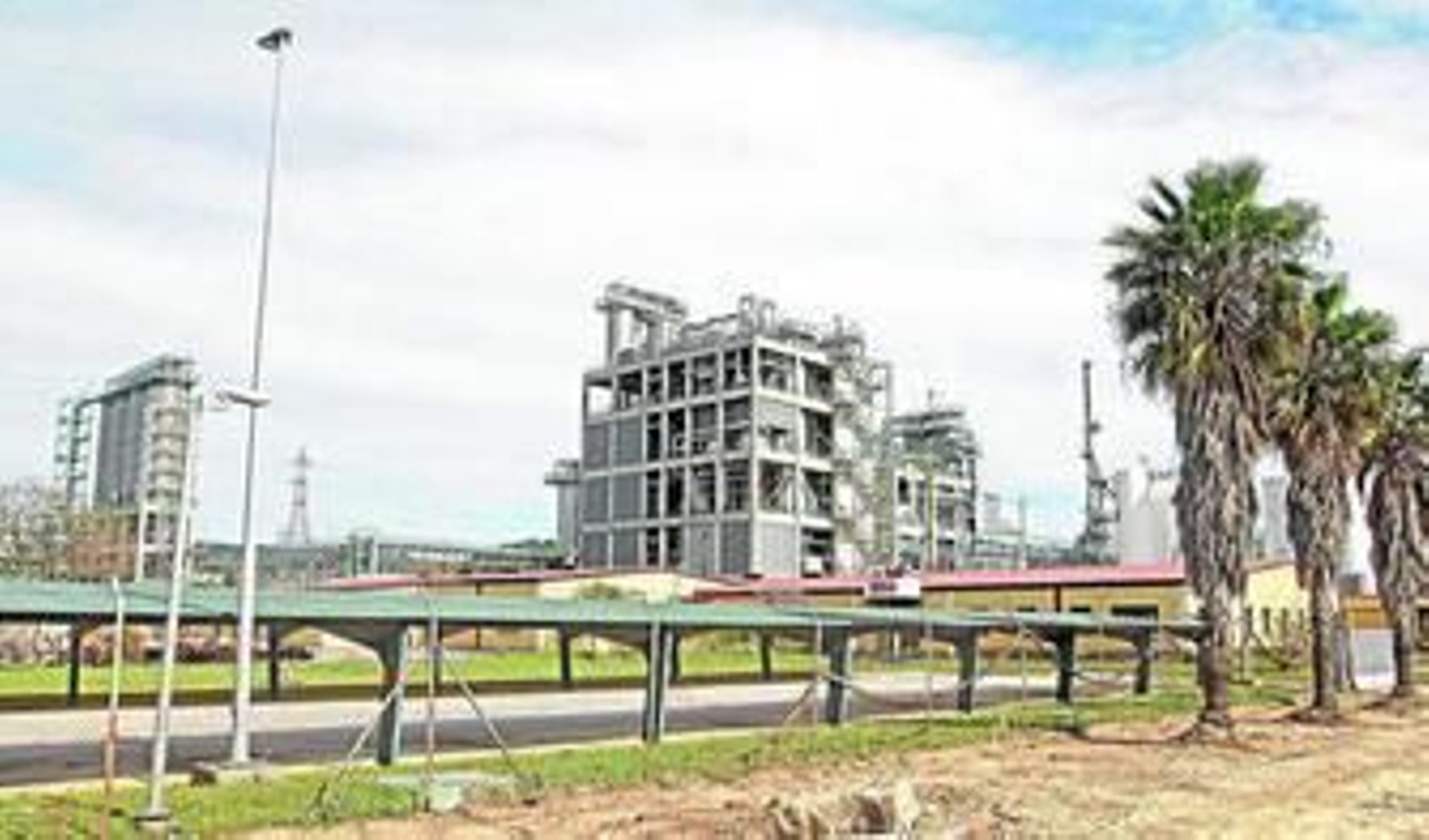 Imagen de la planta industrial de Guadarranque comprada por Indorama al grupo Cepsa, ayer por la tarde.