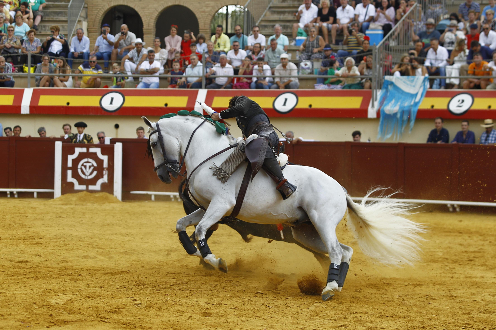 Imágenes de la corrida de rejones en la Feria taurina de Vera 2022