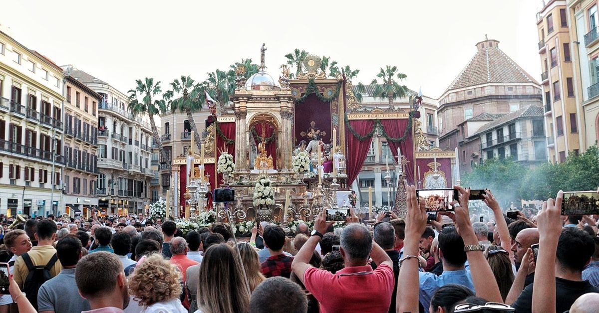 El Corpus Christi llena de fe la tarde del domingo en Málaga