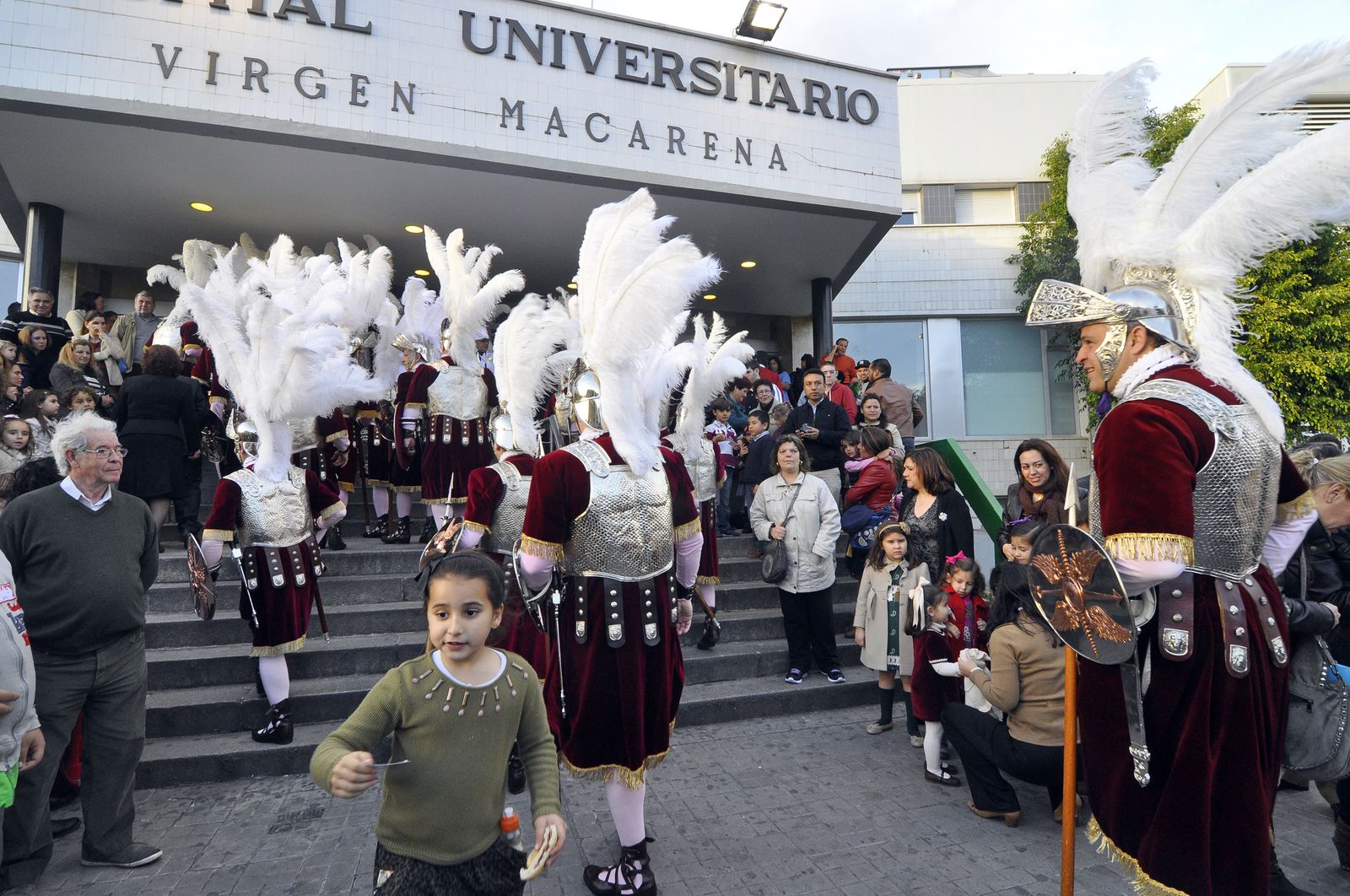 Los armaos en el Hospital Macarena.