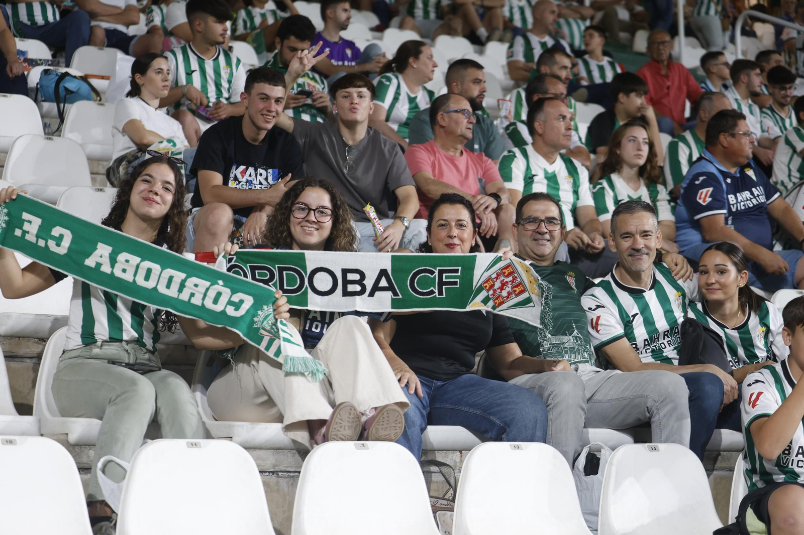 Las mejores fotos del ambiente en El Arcángel para el Córdoba CF - Cultural Leonesa