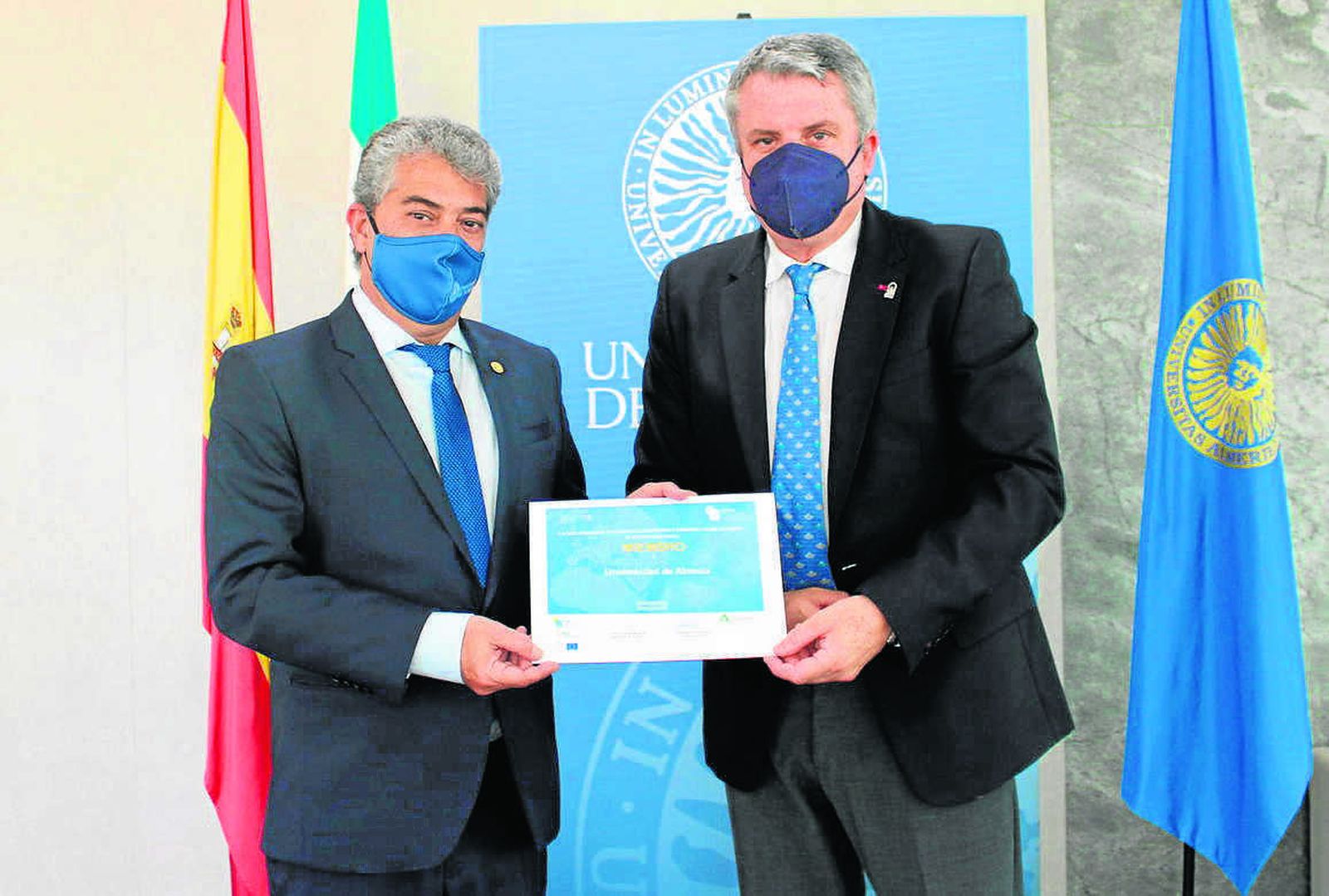 El rector de la UAL, Carmelo Rodríguez, y el delagado de Salud, Juan de la Cruz Belmonte.