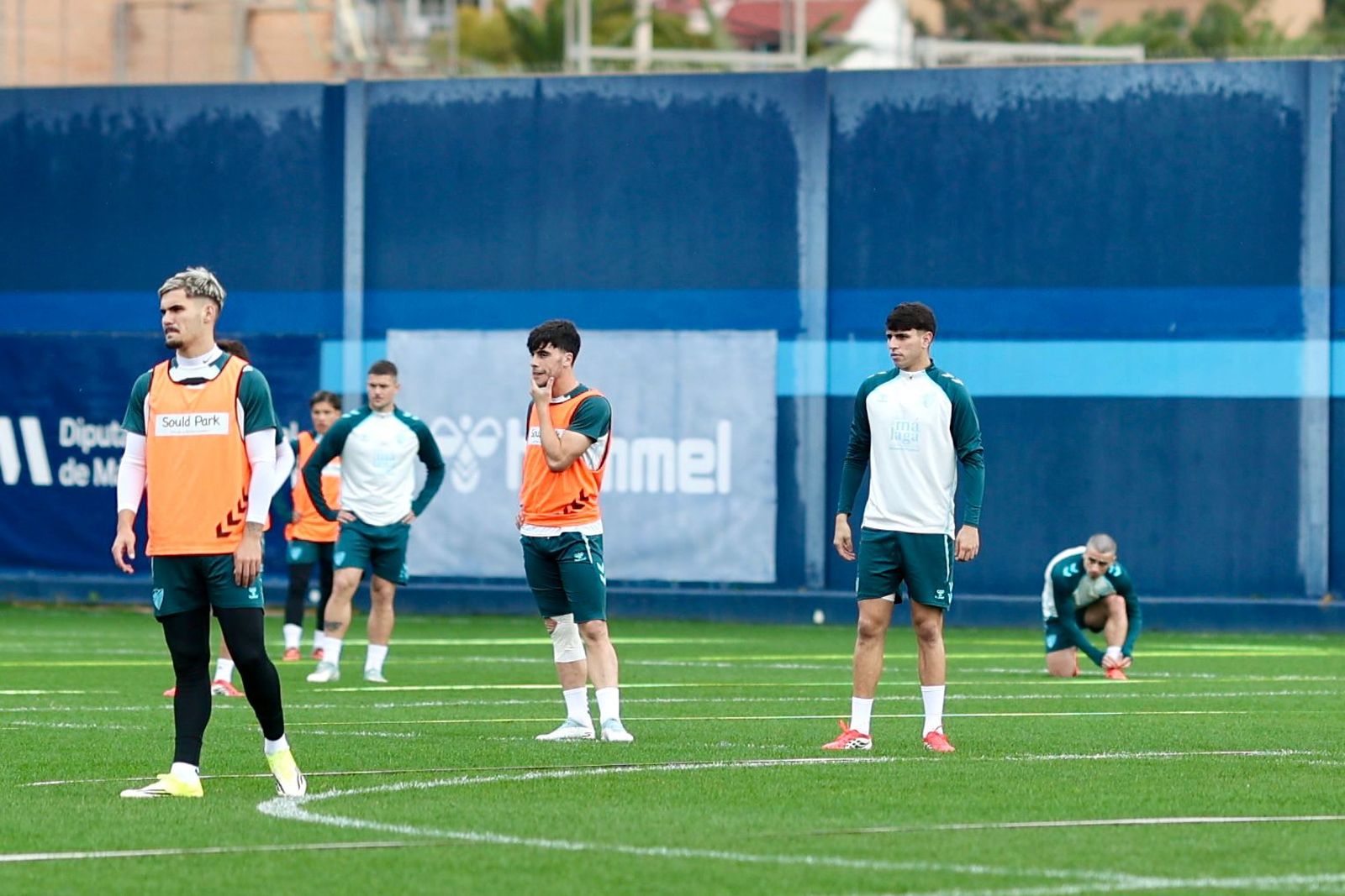 El Málaga CF ya juega el partido ante la Cultural Leonesa