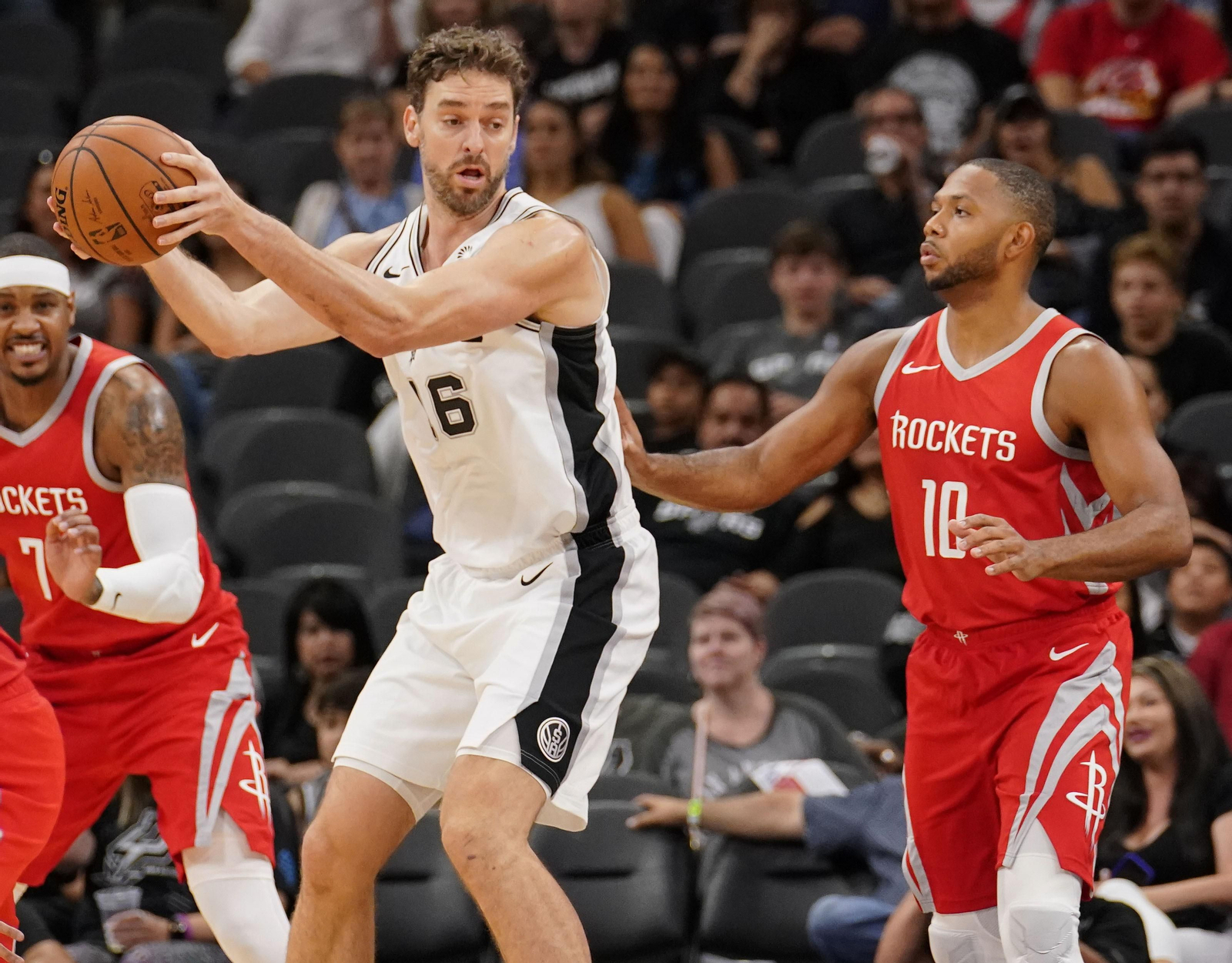 En 2016 Gasol firma por San Antonio Spurs.