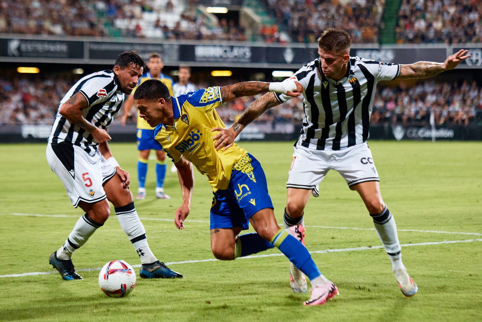 Brian Ocampo en el Castellón-Cádiz de la primera vuelta.