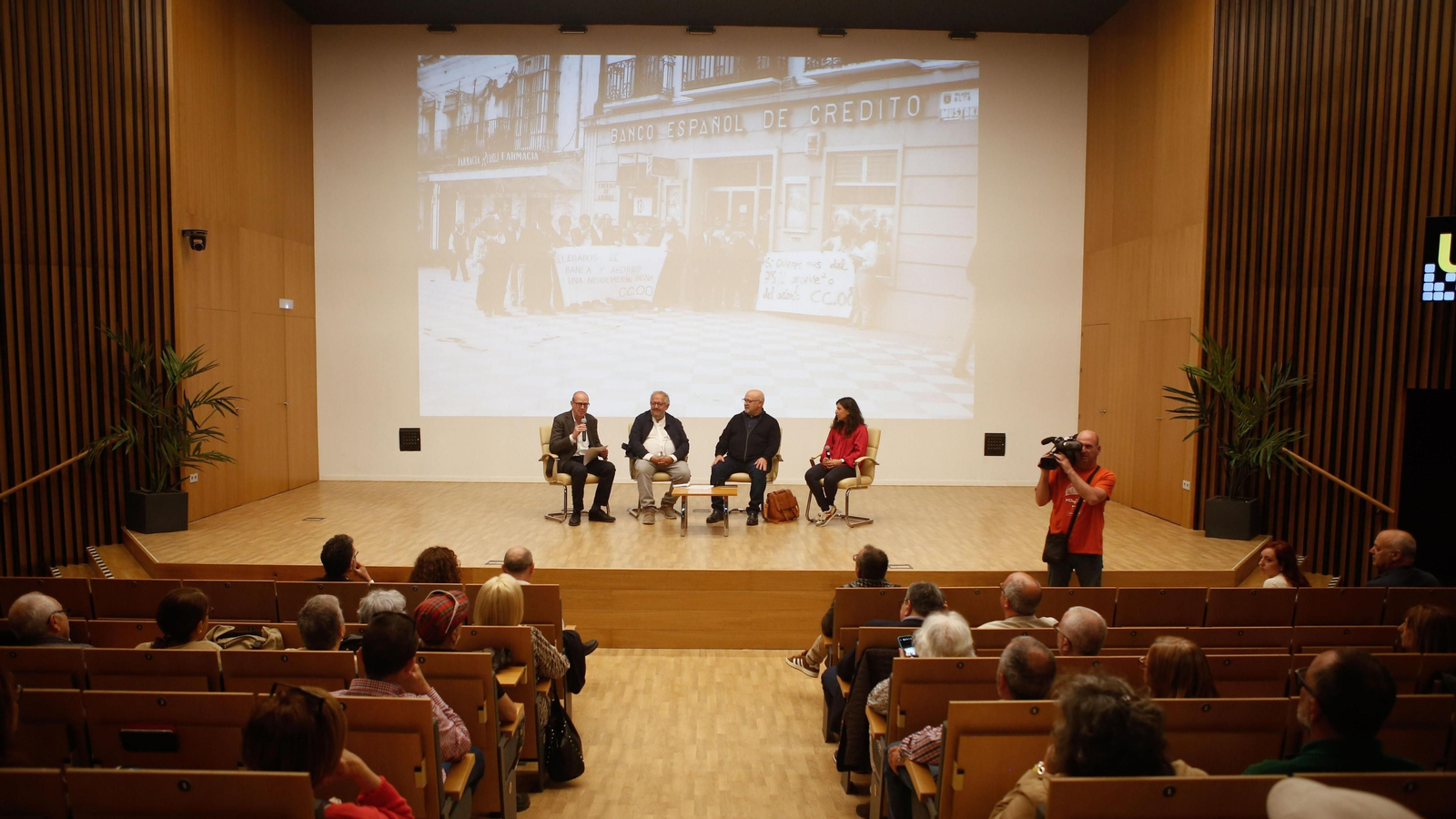Fotos de la exposición y conferencia sobre el movimiento obrero en el Campo de Gibraltar