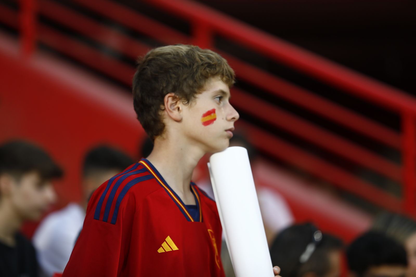 Así fue el ambiente en Los Cármenes del partido España-Chipre