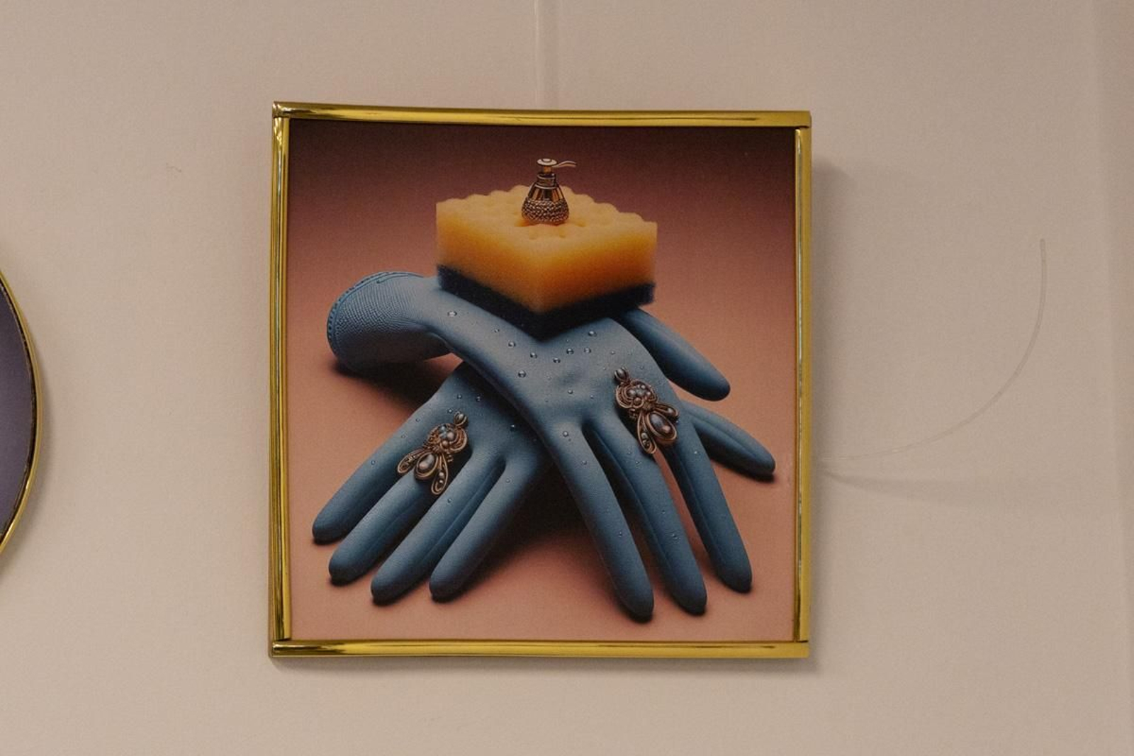 La Inteligencia Artificial, una heramienta clave para interactuar con la exposición 'Martirios Domésticos' de Esther Gámez La Inteligencia Artificial, una heramienta clave para interactuar con la exposición 'Martirios Domésticos' de Esther Gámez