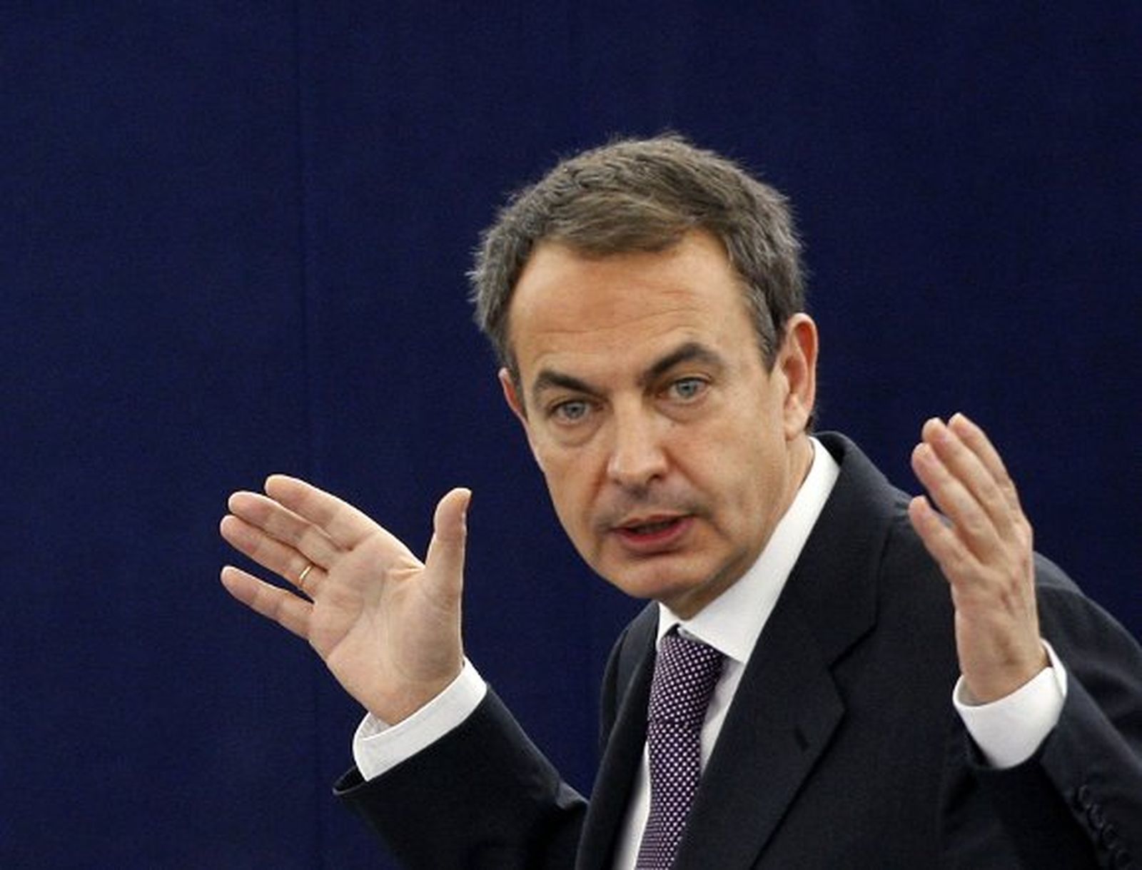 Zapatero propone en el Parlamento Europeo un gran pacto social