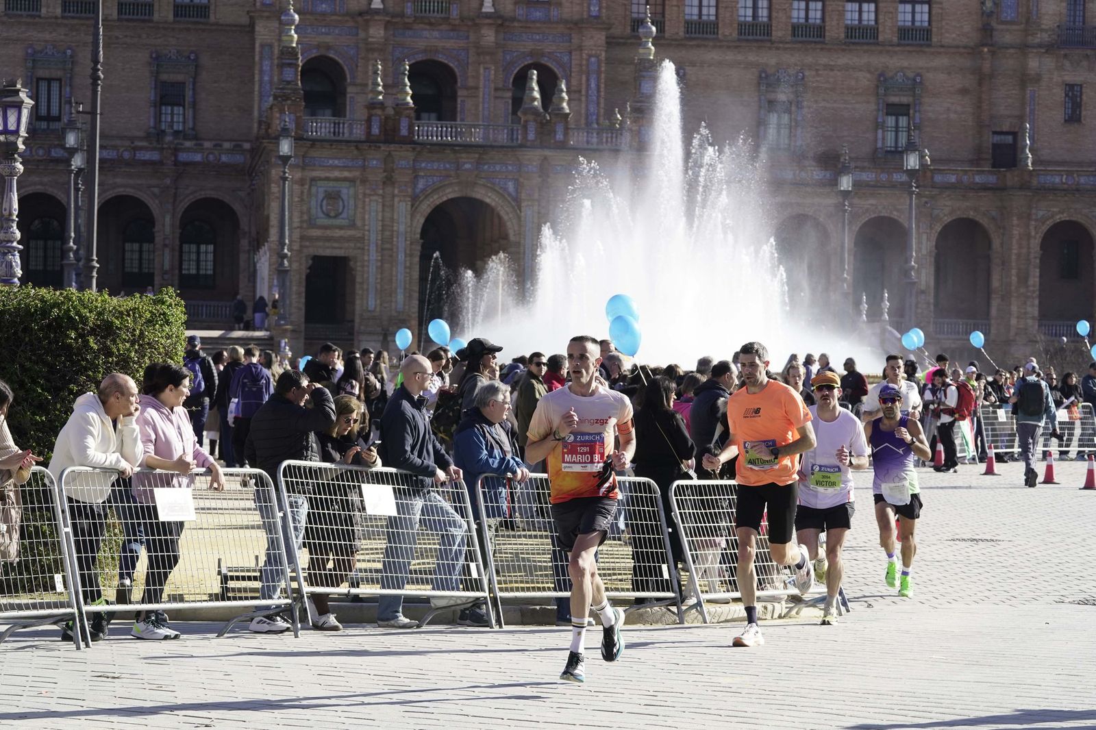 El Zúrich Maraton de Sevilla 2026 en la Plaza de España, galería 1