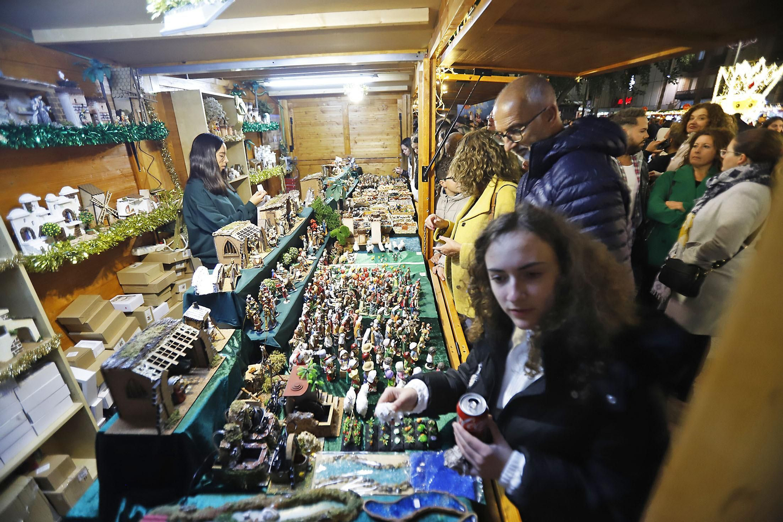 Imágenes del mercado navideño de la Plaza de las Monjas