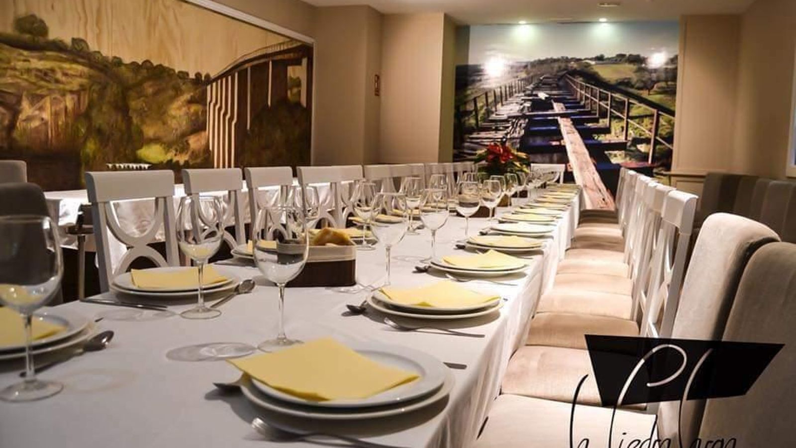 Uno de los salones de La Piedra Larga.