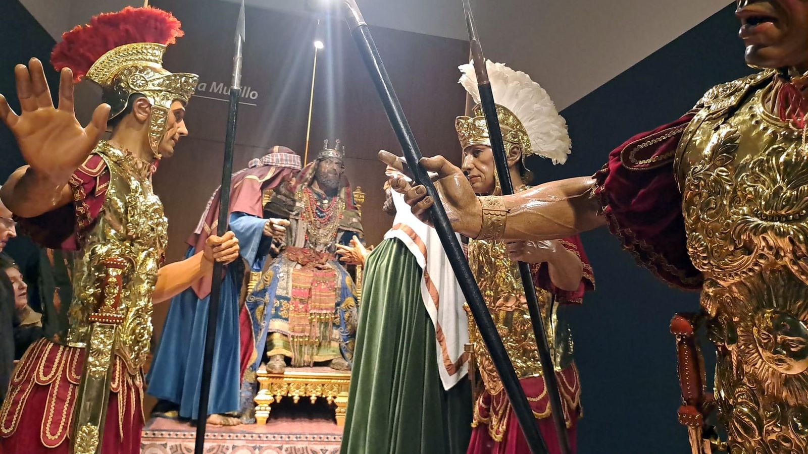 El conjunto de imágenes secundarias del misterio del Desprecio de Herodes.