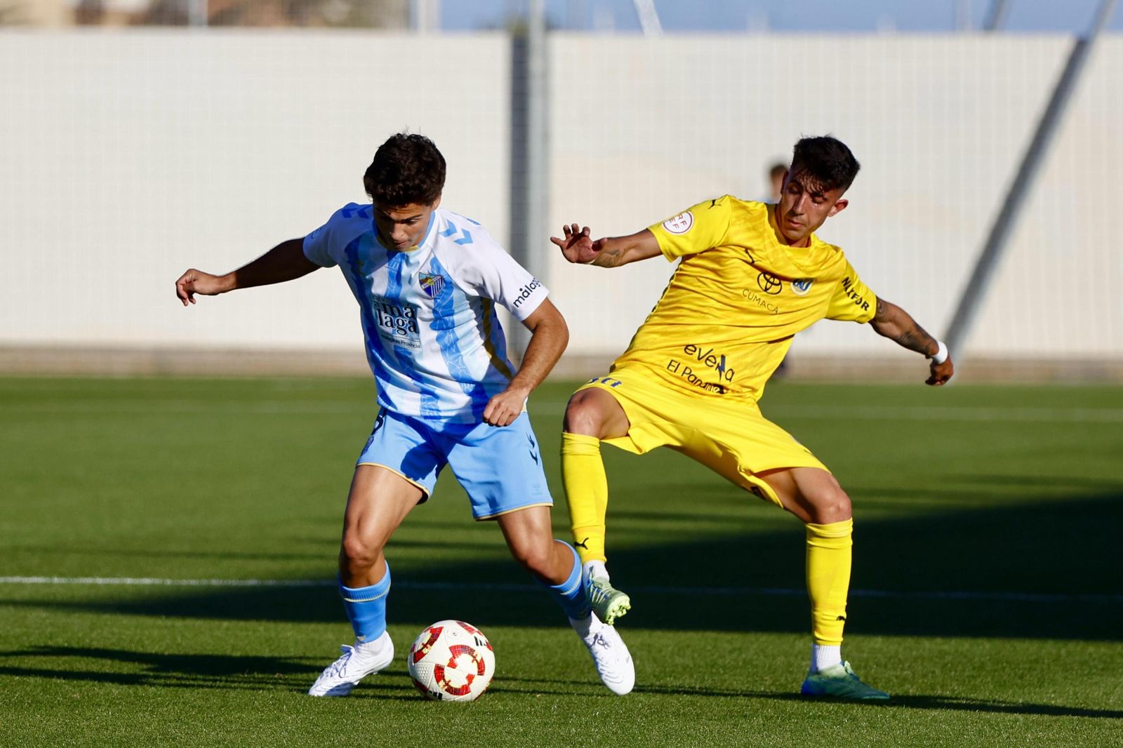 El Atlético Malagueño no pasa del 0-0 con el Marbellí y el Jaén lo celebra