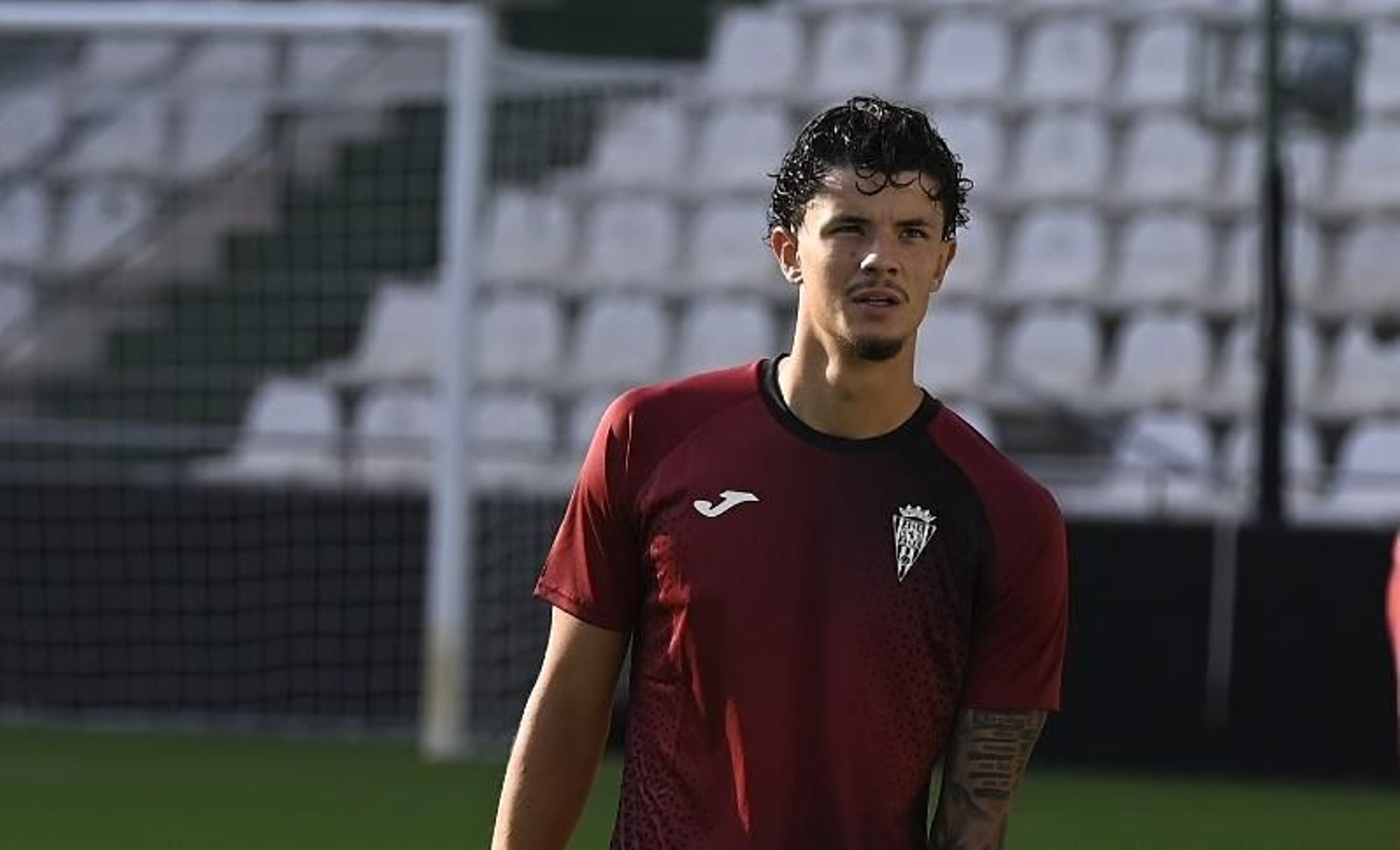 Jude Soonsup-Bell, en el entrenamiento del Córdoba CF.