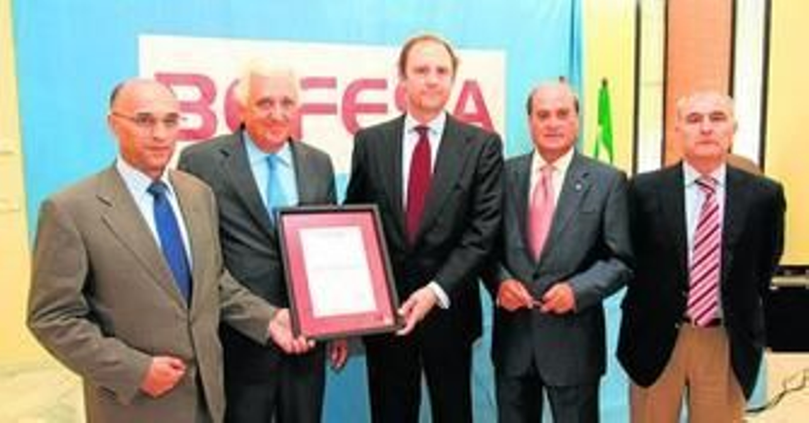 Remigio Carrasco, Santiago Herrero, Javier Molina, Antonio Ponce y Juan Manuel Díaz del Valle, ayer, en la sede de la FOE.