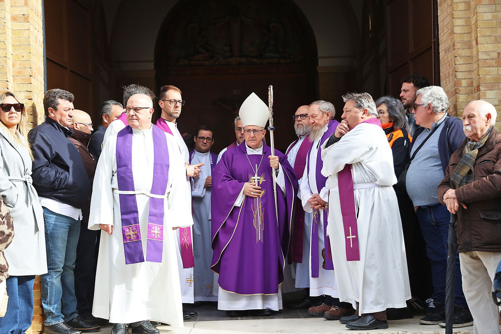 Las fotografías del emotivo adiós a Natividad de la Torre, la abuela onubense fallecida en Adamuz