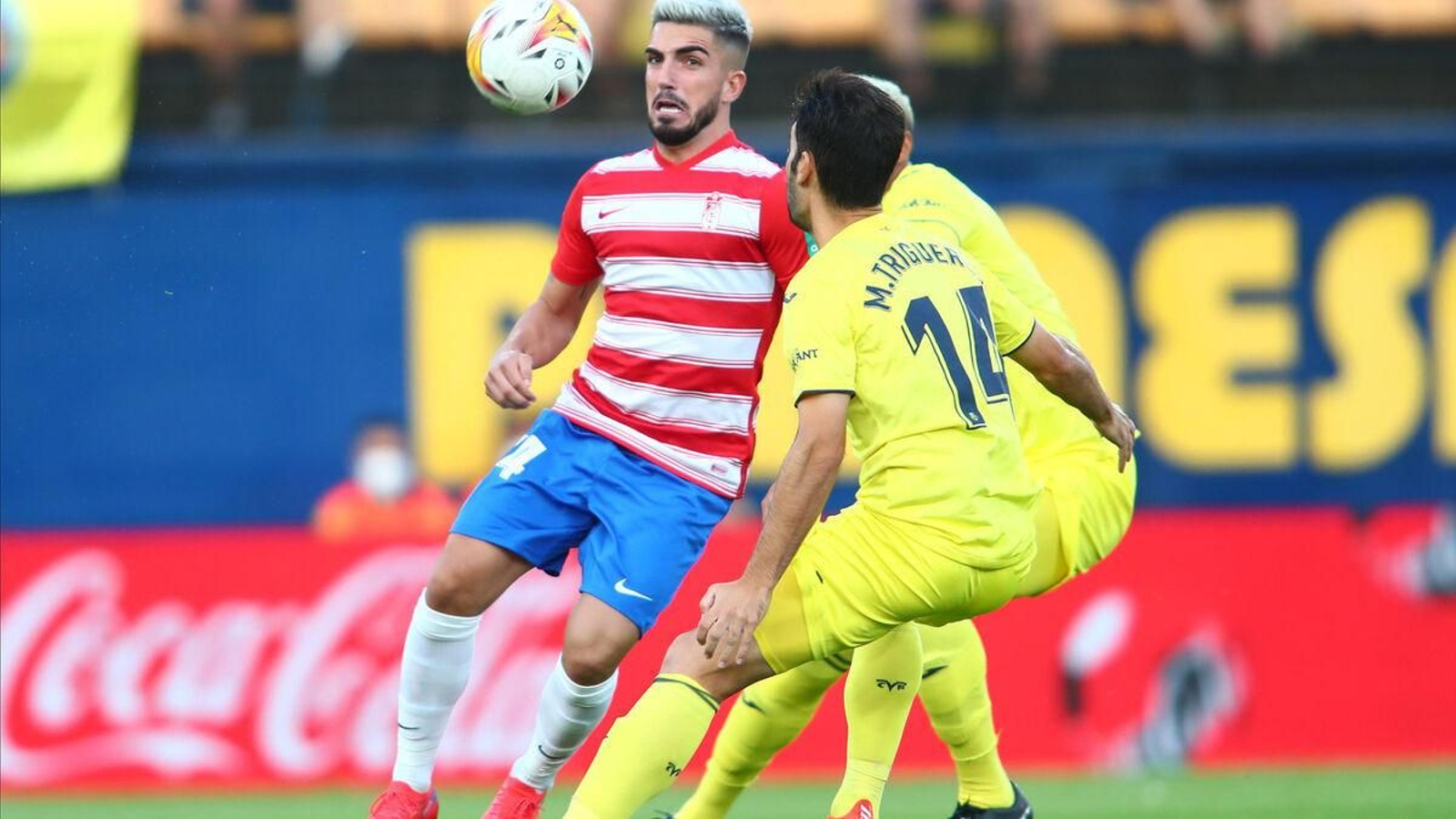 Monchu, en acción en un partido con el Granada CF