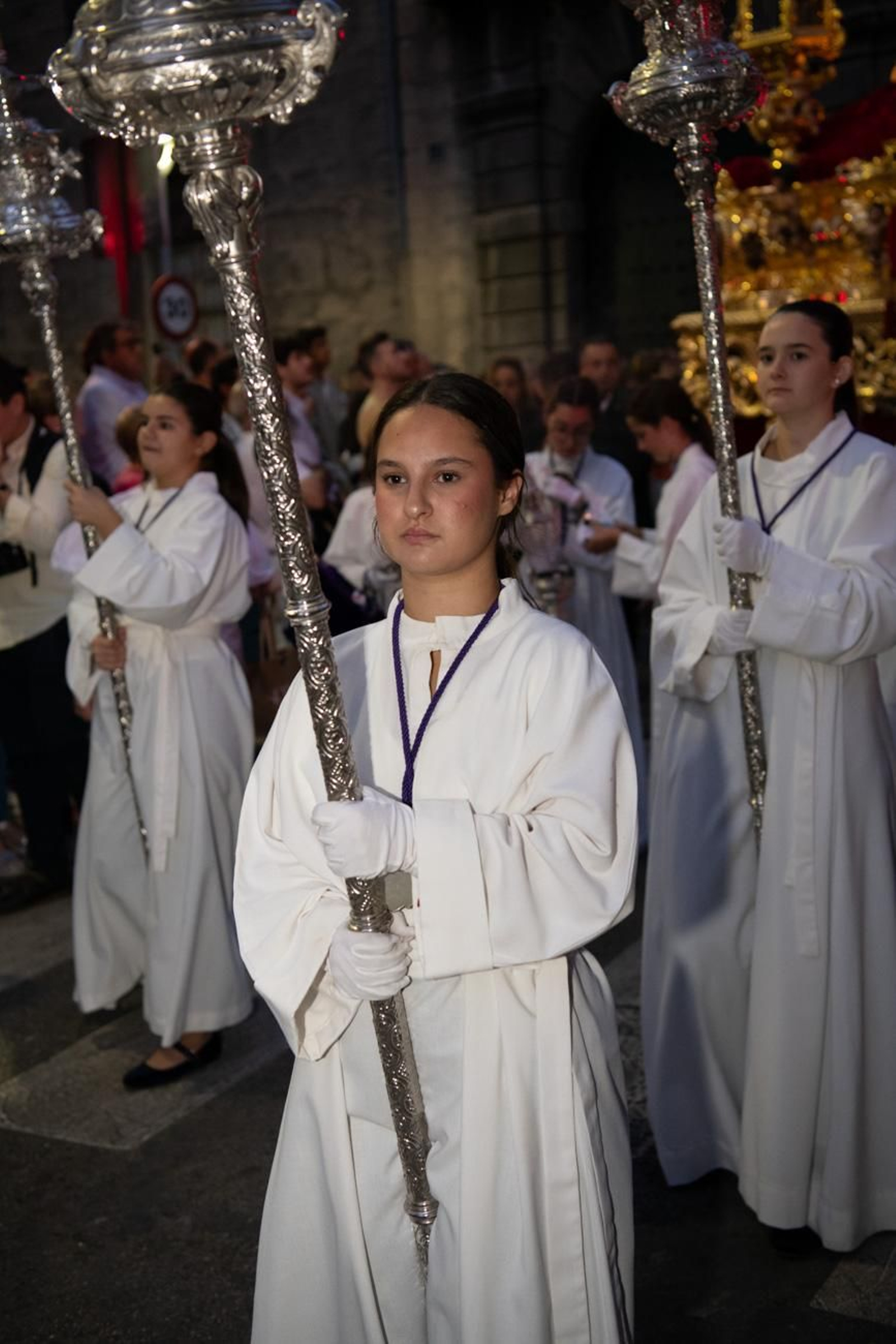 Una marea de devoción inunda Jaén al paso de la Magna, en imágenes