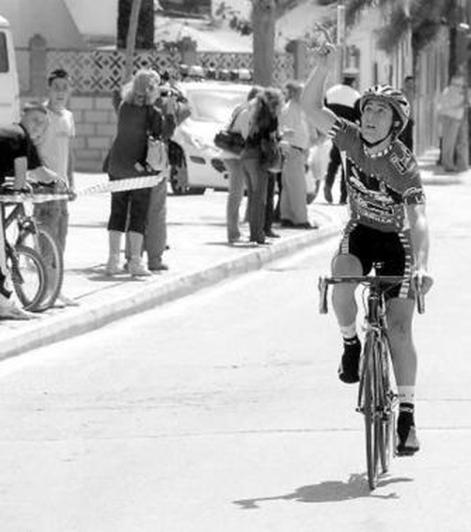 Juan Carlos Ramírez celebra su triunfo.
