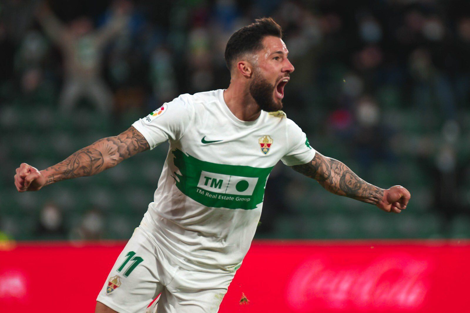 El linense Tete Morente celebra su gol.