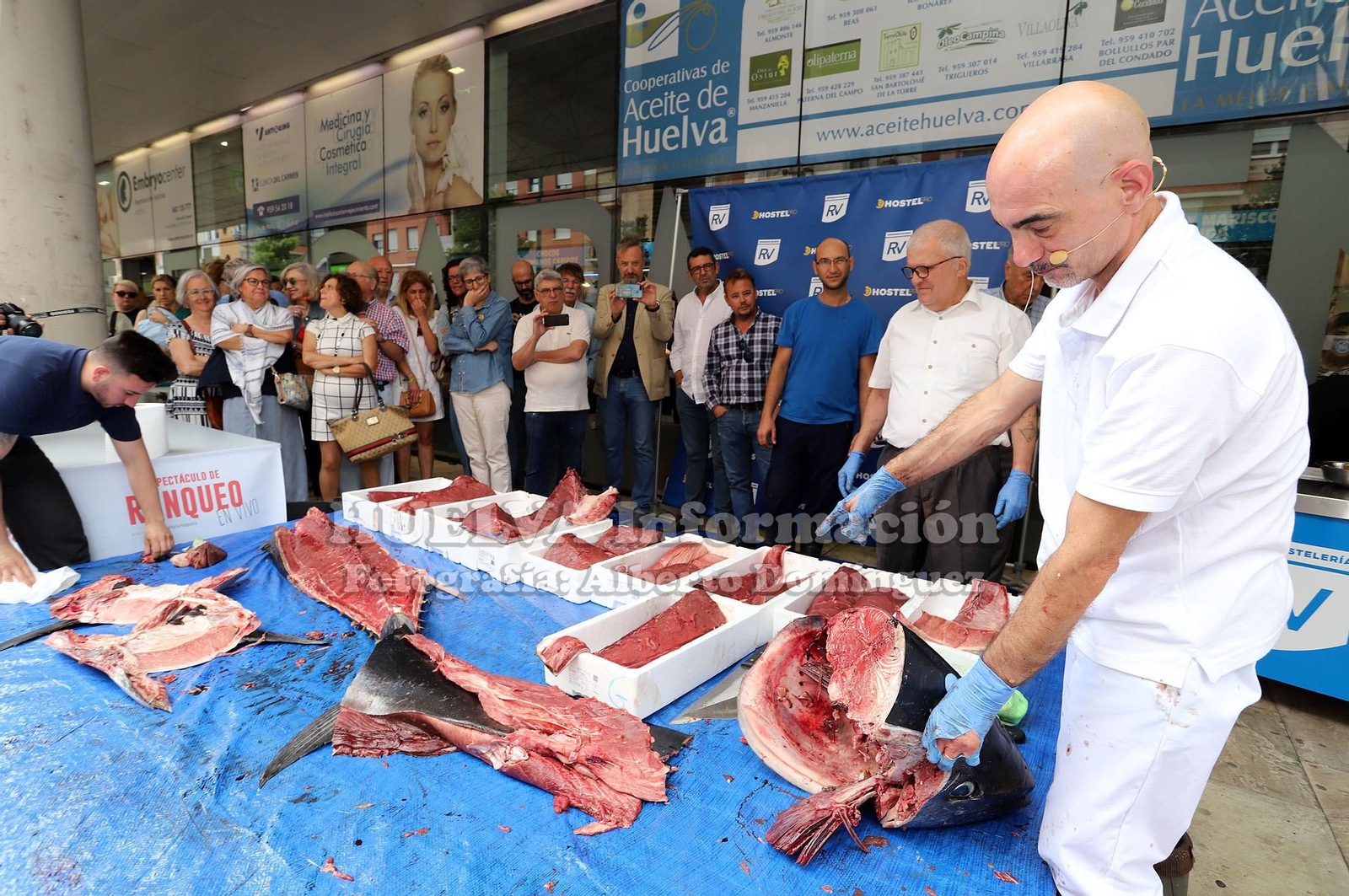 Imágenes del Ronqueo del Atún en el mercado de Huelva