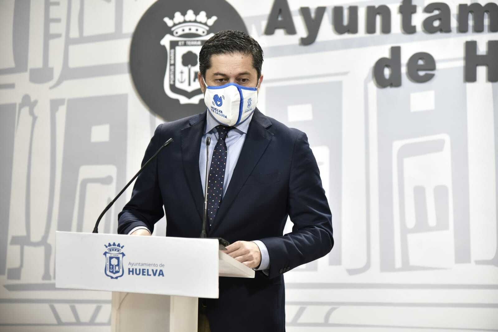 El portavoz del equipo de gobierno municipal, Francisco Baluffo, en rueda de prensa esta mañana.