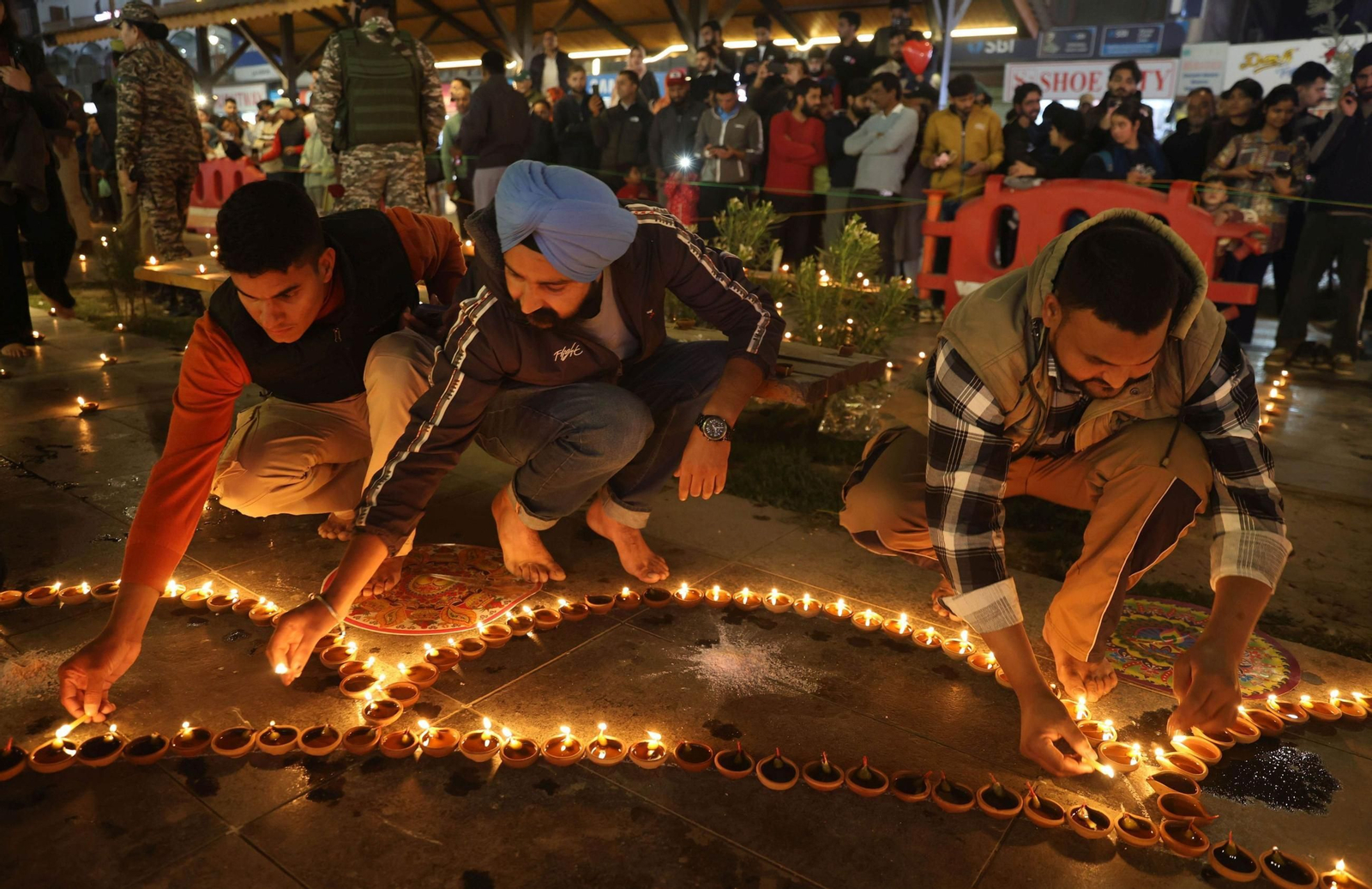 Las preciosas imágenes de la celebración del Diwali en India: un festival de luz y color