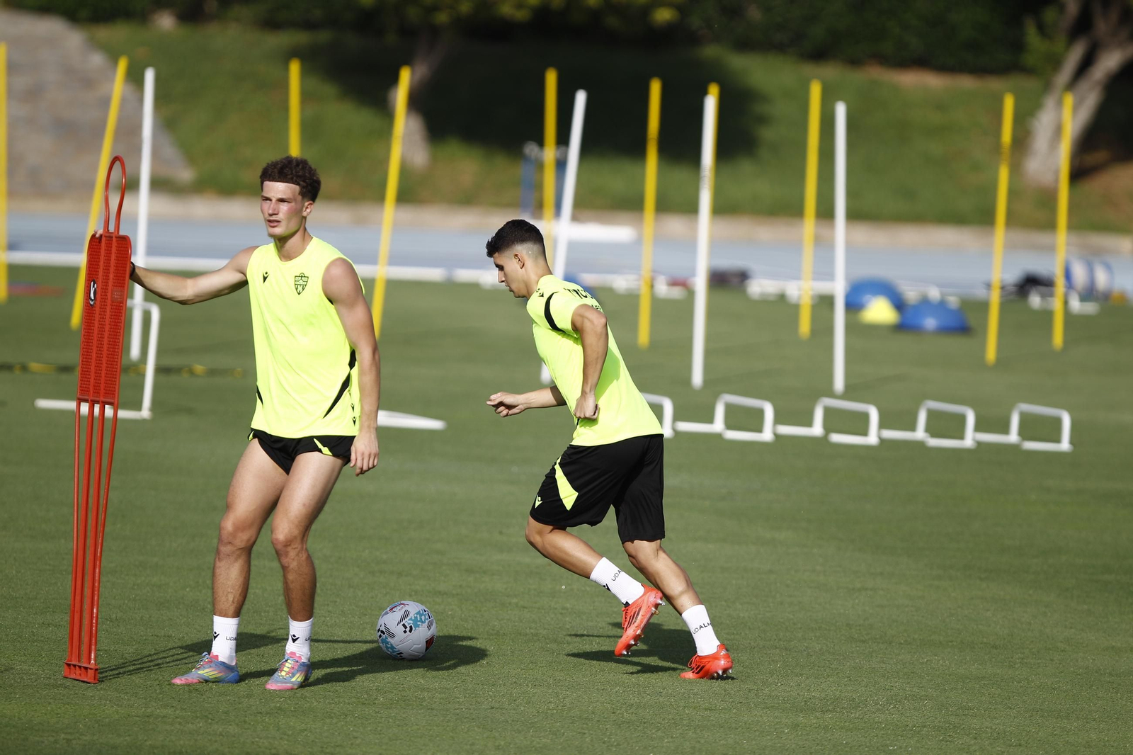 Primer entrenamiento de la Temporada 2025-2026 de la U.D. Almería, en imágenes