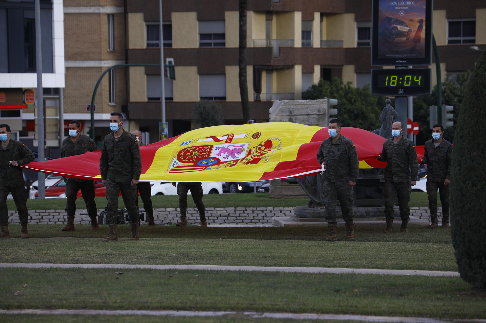 El homenaje a la Bandera por el centenario de las Unidades Acorazadas del Ejército de Tierra de Córdoba, en imágenes