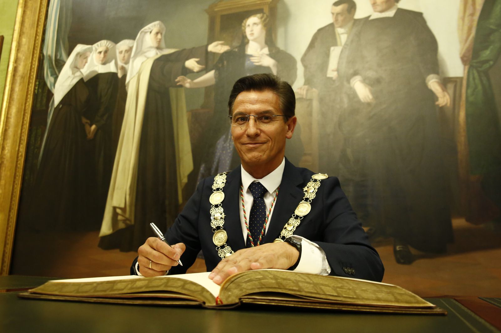 Las imágenes de la jornada de constitución del Ayuntamiento de Granada