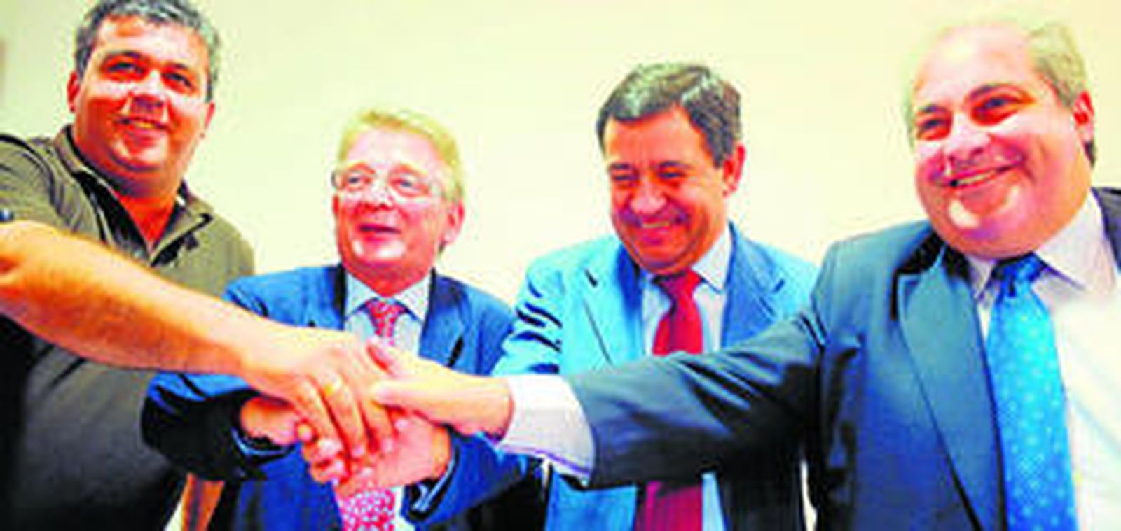 De izquierda a derecha, Manuel Cárdenas (IU), Francisco González Cabaña (PSOE), José Loaiza (PP) y Ramón Sánchez Heredia (PA).