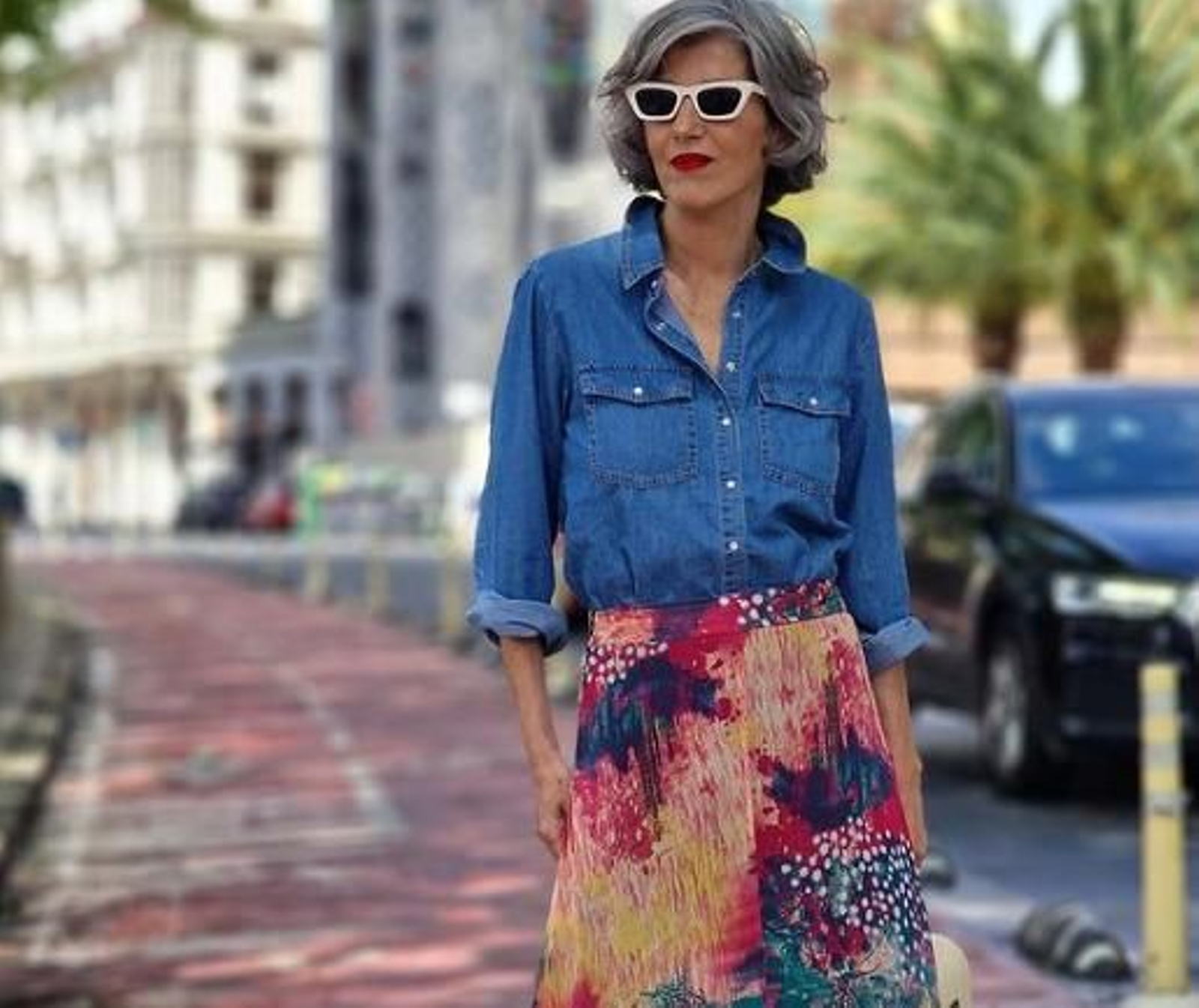 La influencer Carmen Gimeno con la falda de flores de Zara.