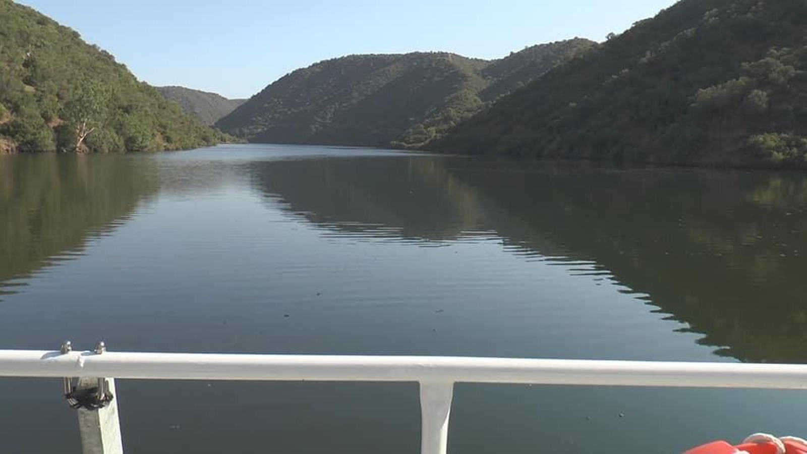 El primer viaje en barco por el Bembézar, en imágenes