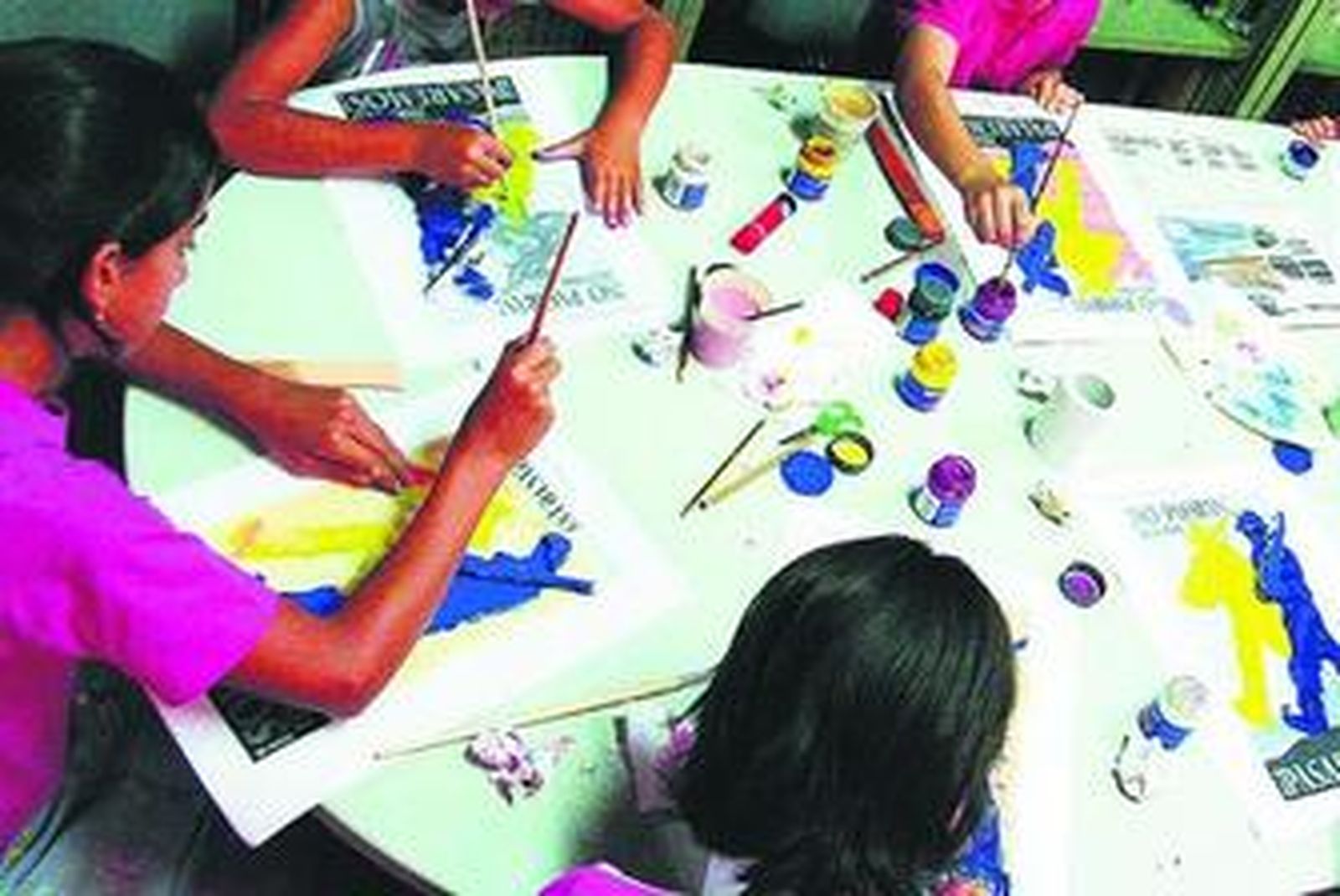 Imagen de archivo de un taller de pintura en el Campo de Gibraltar.