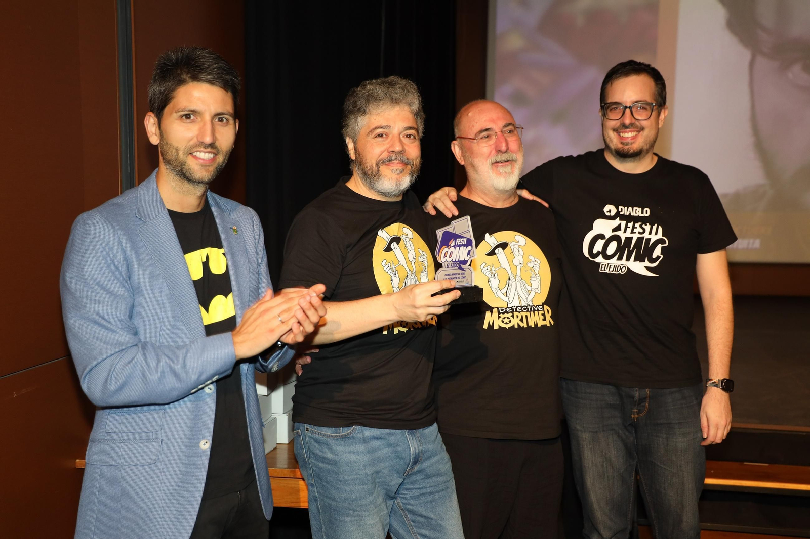 El concejal Javier Rodriguez con Víctor Cara y Santi Girón en el Festicómic.