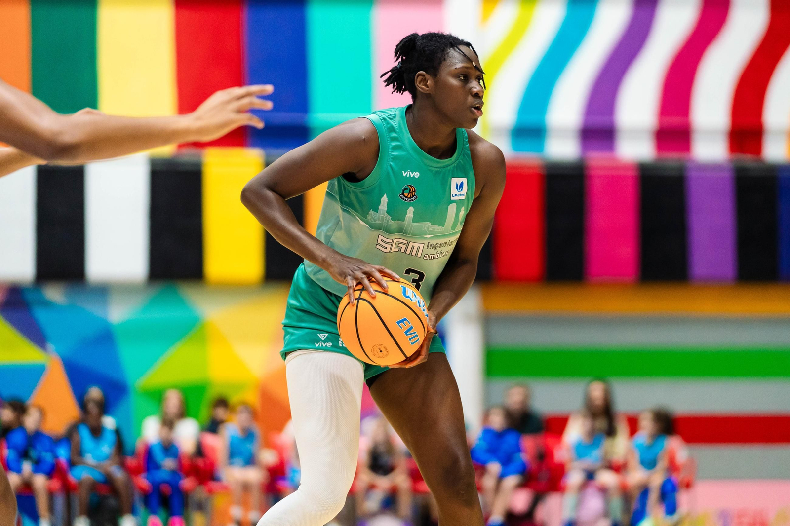 El CAB Estepona da vida al Movistar Estudiantes (85-60)