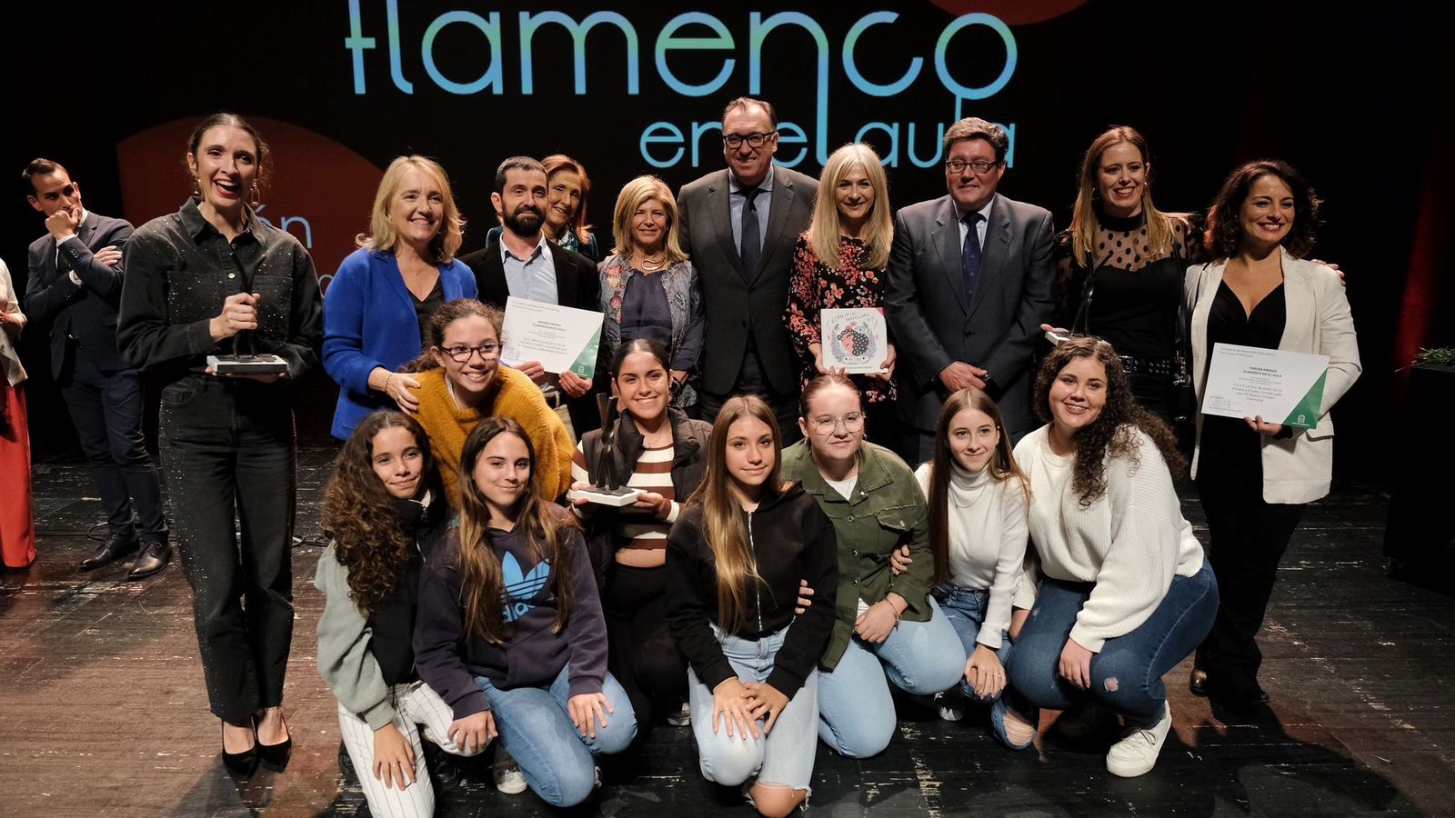 La representación jerezana, con los consejeros de Cultura y Educación.